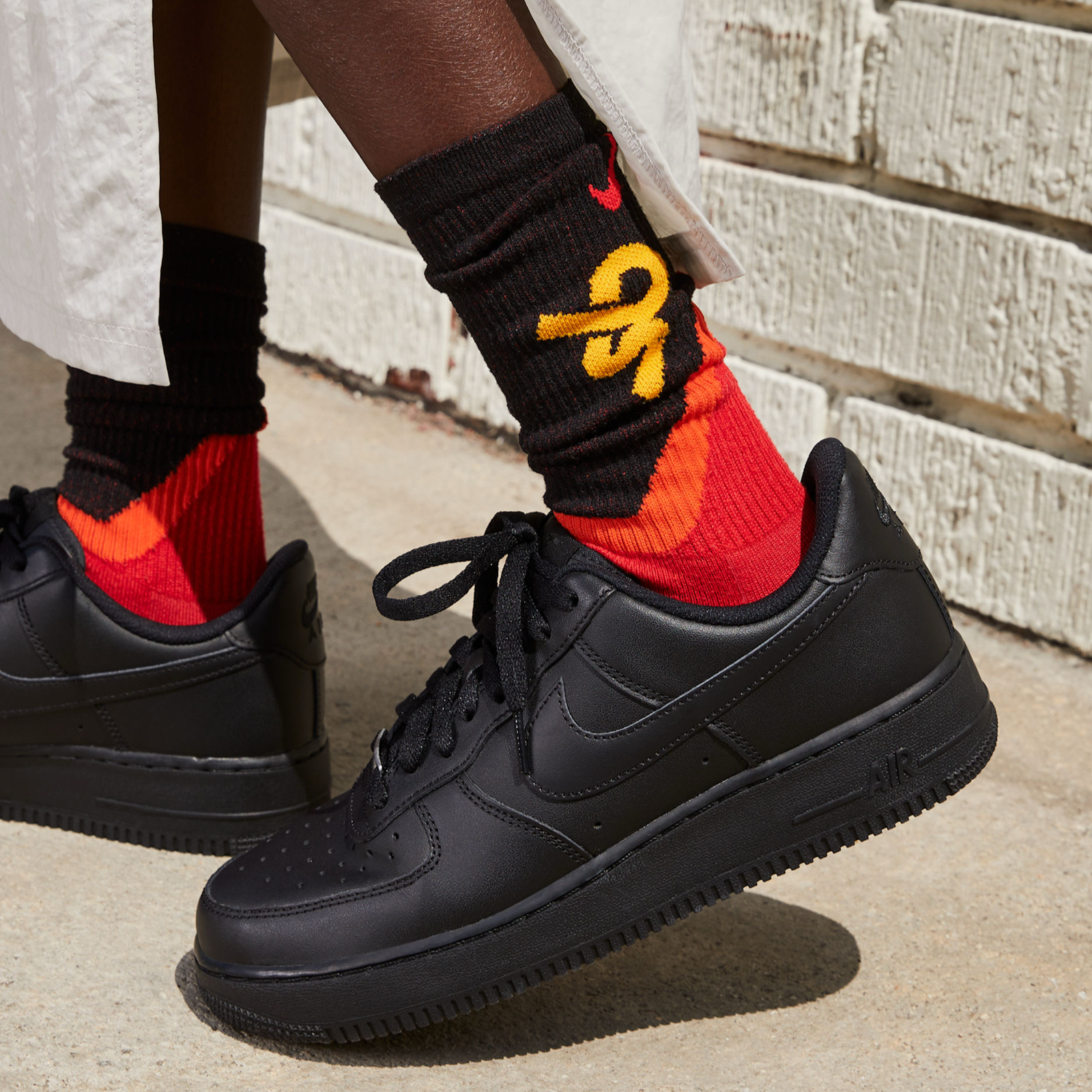 Дамски черни кецове Nike Air Force 1 '07 DD8959-001 Women Sneakers Model View