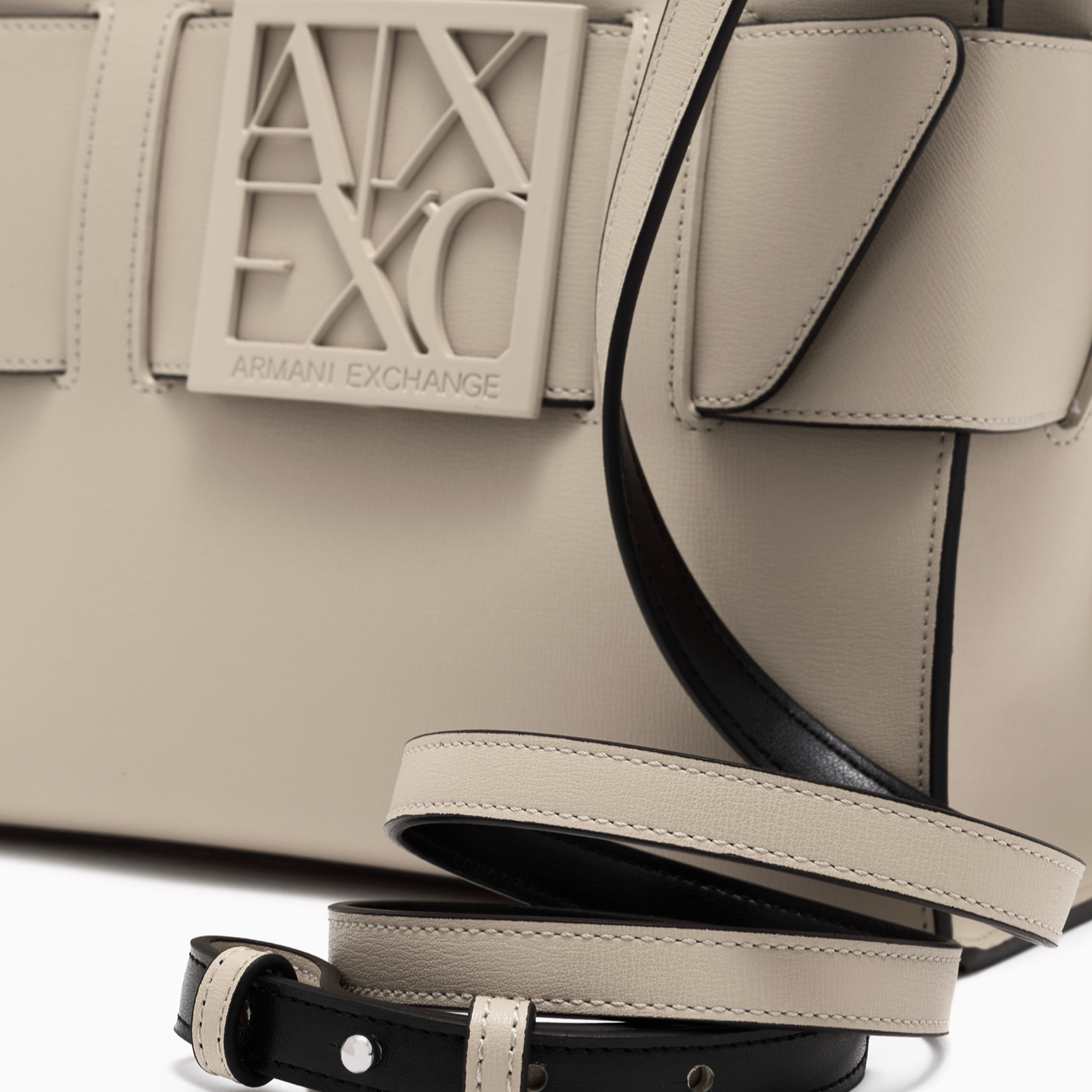 Дамска бежова чанта Armani Exchange Women Handbag 942690 0A874 U1092 Close-Up