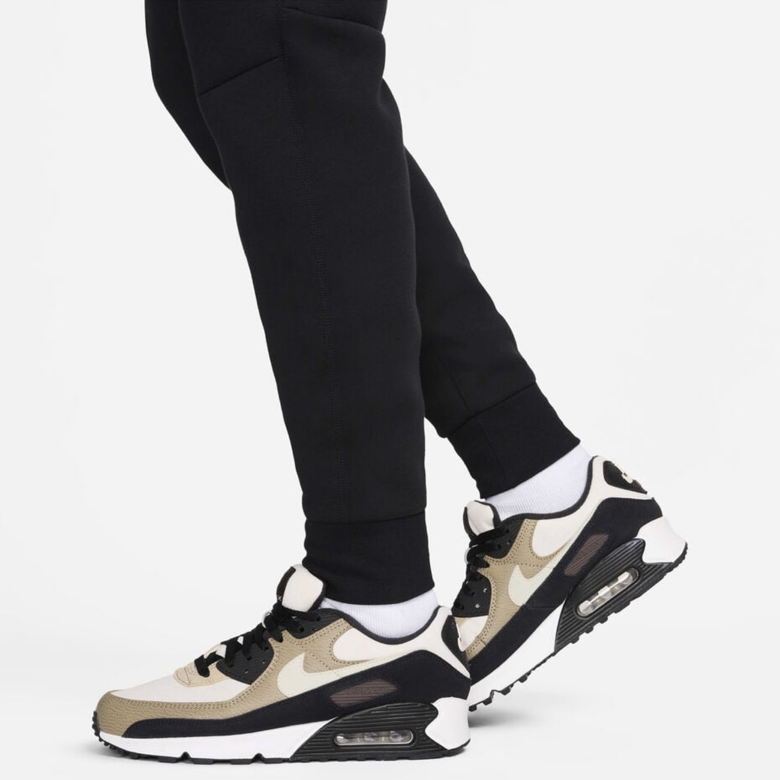 Мъжко спортно долнище Nike F.C. Barcelona Tech Fleece Men Jogger Pants FN8487–010 Close-Up