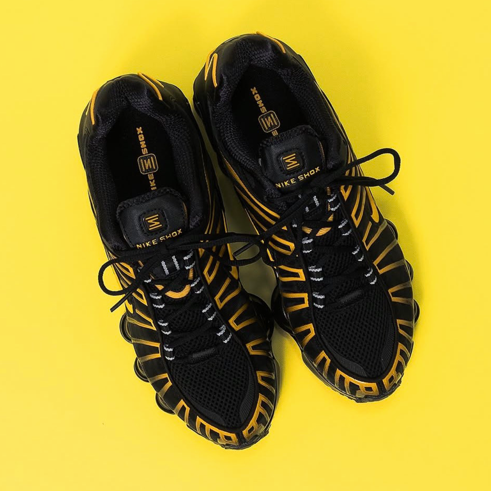 Мъжки маратонки Nike Shox TL Black/University Gold AV3595-013 Top View