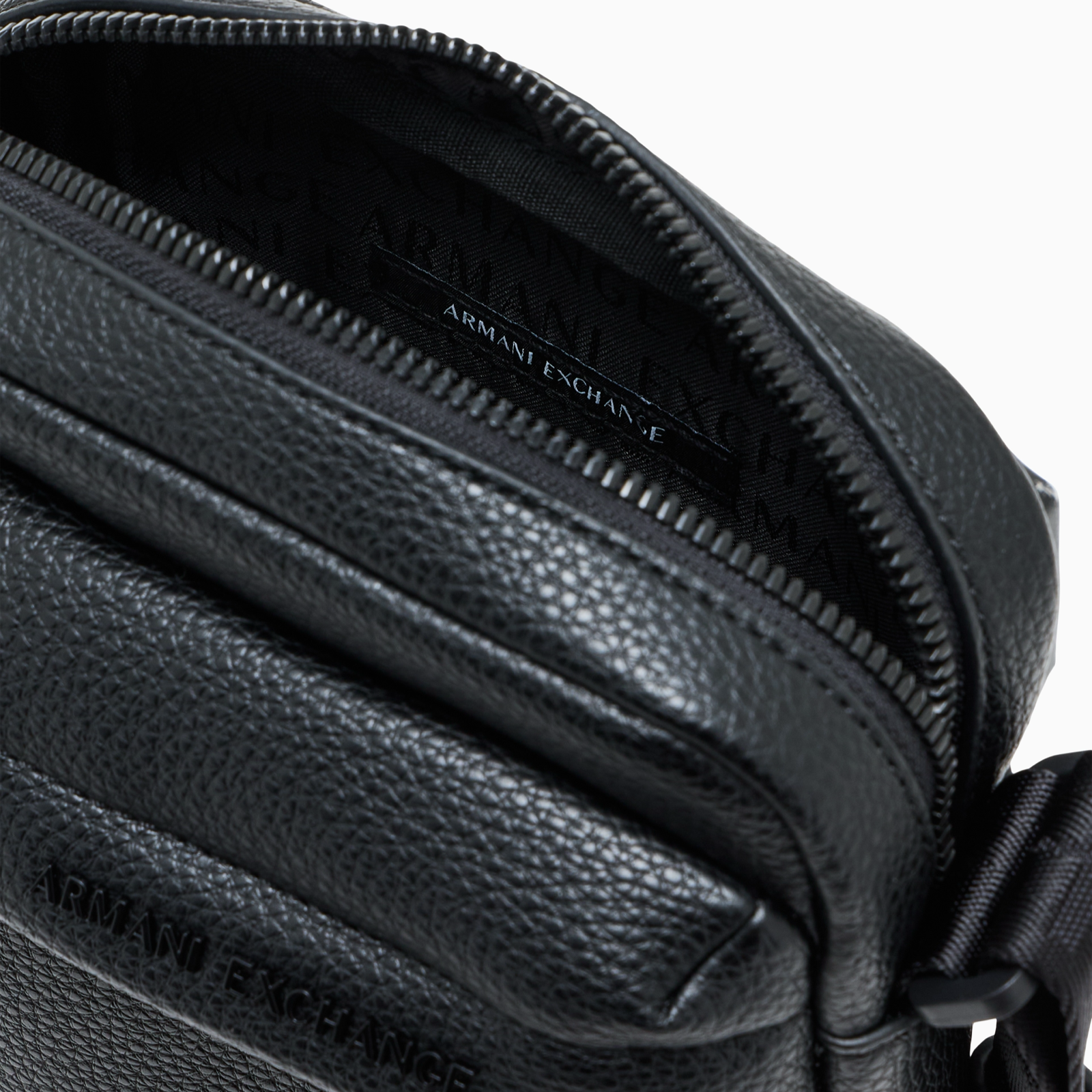 Мъжка чанта Armani Exchange Men Crossbody Bag XM003597 AF26651 UC001 Inside View