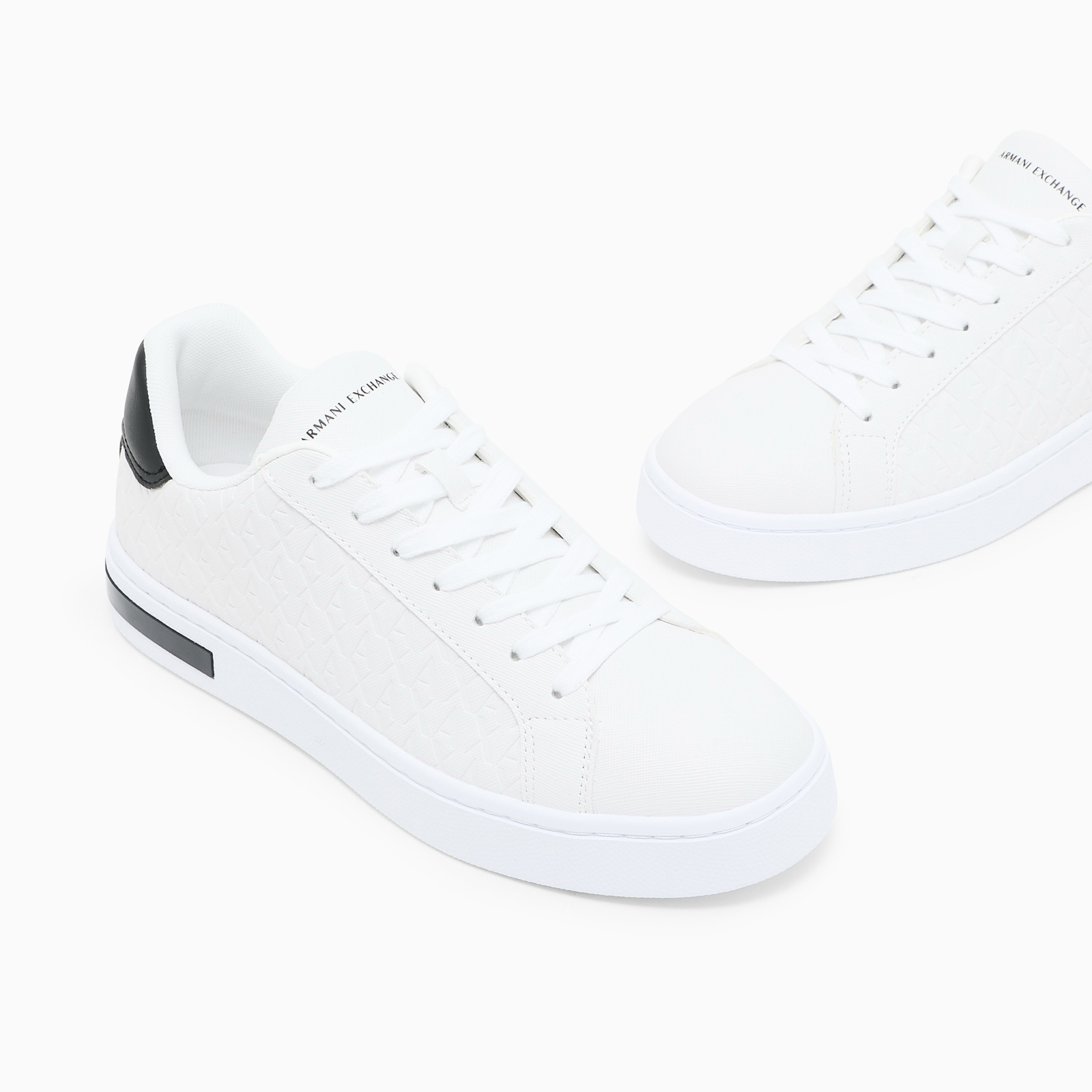 Мъжки бели кецове Armani Exchange Men Sneakers XM000140 AF11916 M0028 Close-Up