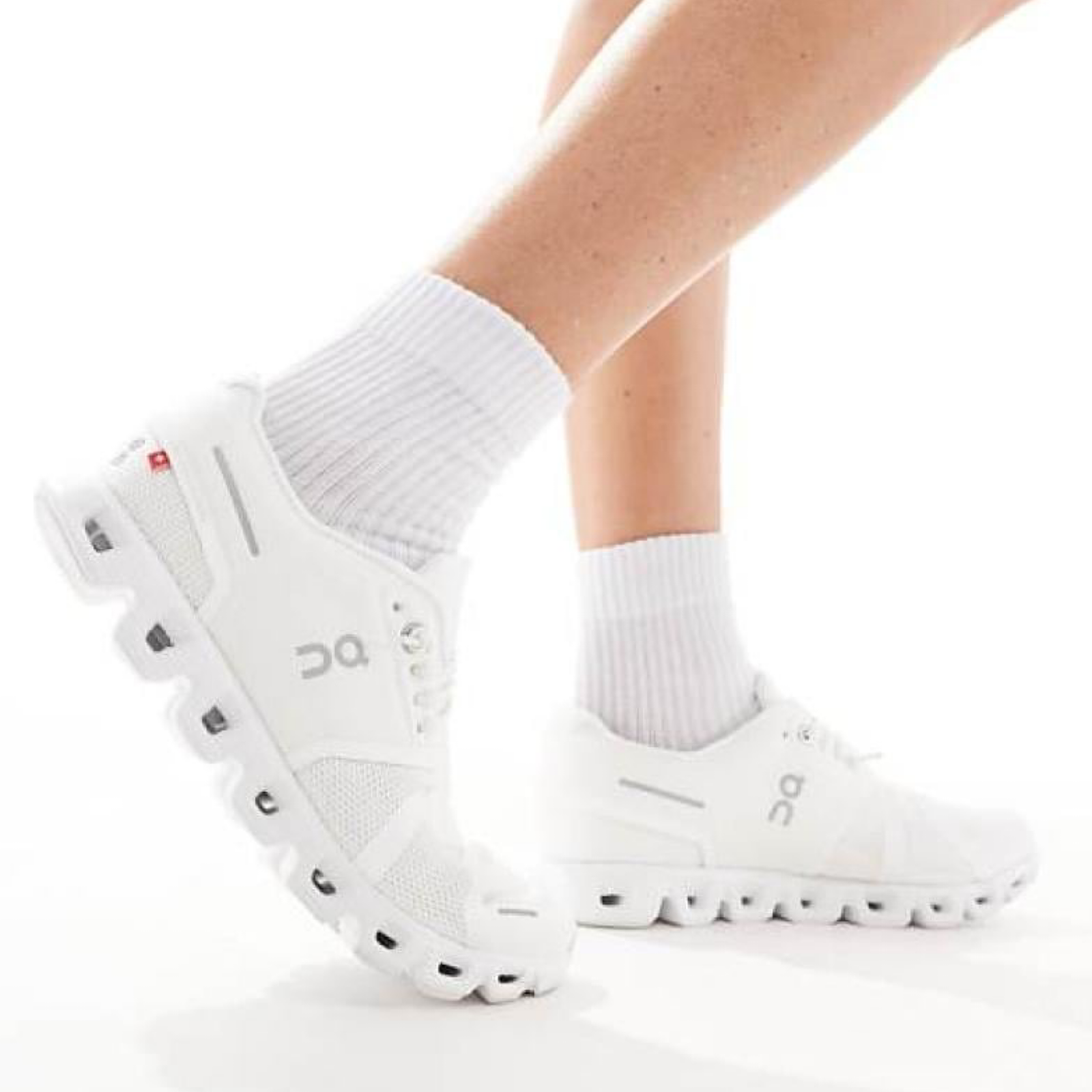 ON Cloud 6 Sneakers Model View