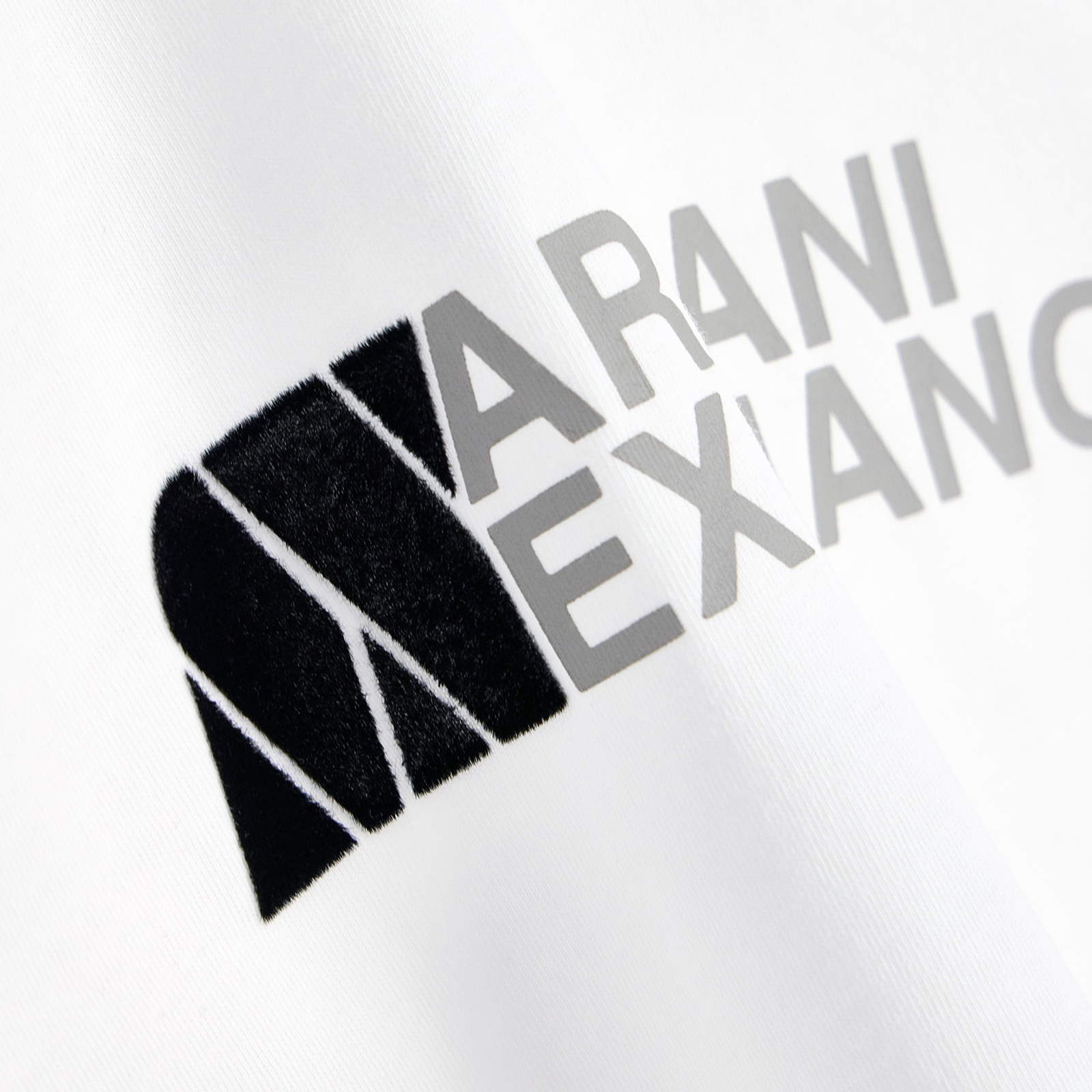 Мъжка тениска Armani Exchange Men T-shirt XM003094 AF21323 U0009 Close-Up