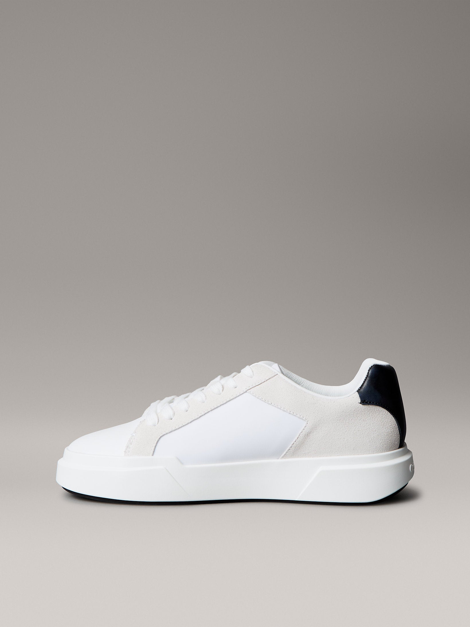 Мъжки кецове Men’s sneakers Calvin Klein
YM0YM01348 01W White medial view