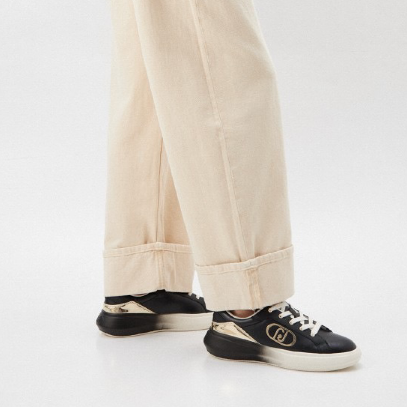Дамски кецове Liu Jo Casper 04 Women Sneakers BF6055PX575 Model View