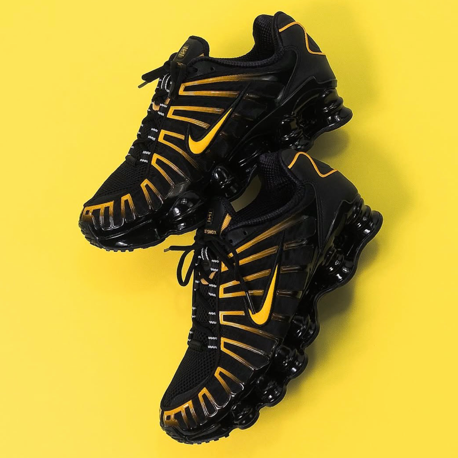 Мъжки маратонки Nike Shox TL Black/University Gold AV3595-013 Top View