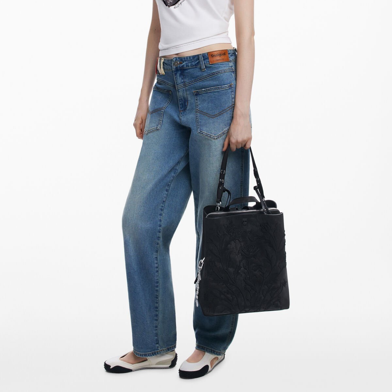 Дамска раница Women’s rucksack Desigual 25WAKP06 2000 Black lifestyle view 2