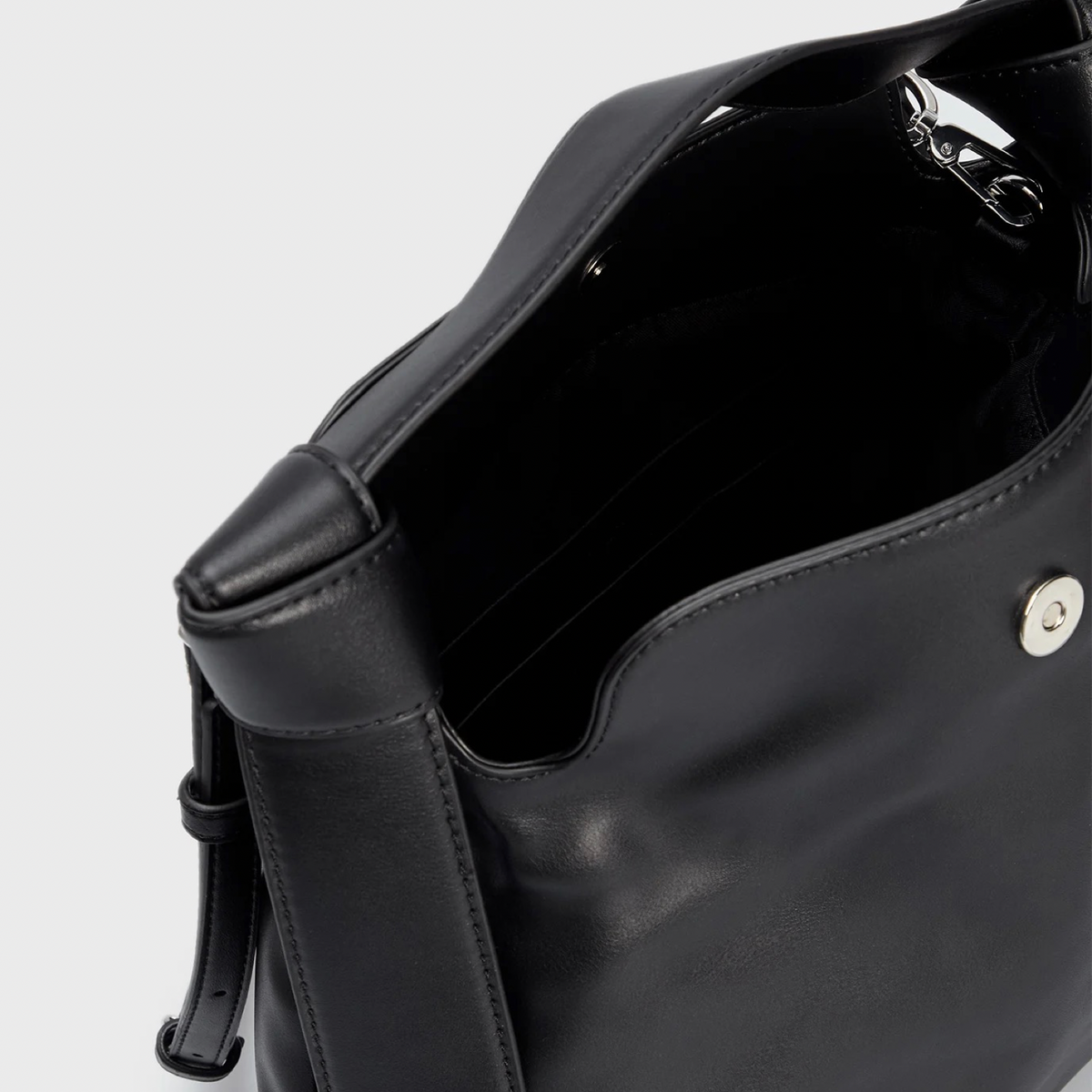 Дамска чанта Calvin Klein Women Tote Bag K60K610166 BAX Inside View
