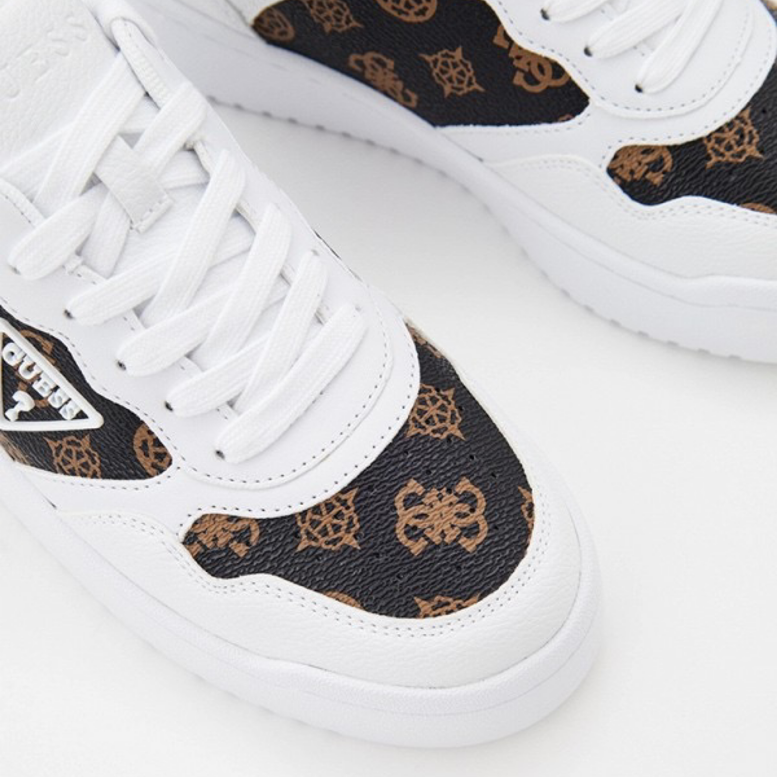 Дамски кецове Guess Women Sneakers FLPMI2 FAL12 WHIBR Close-Up