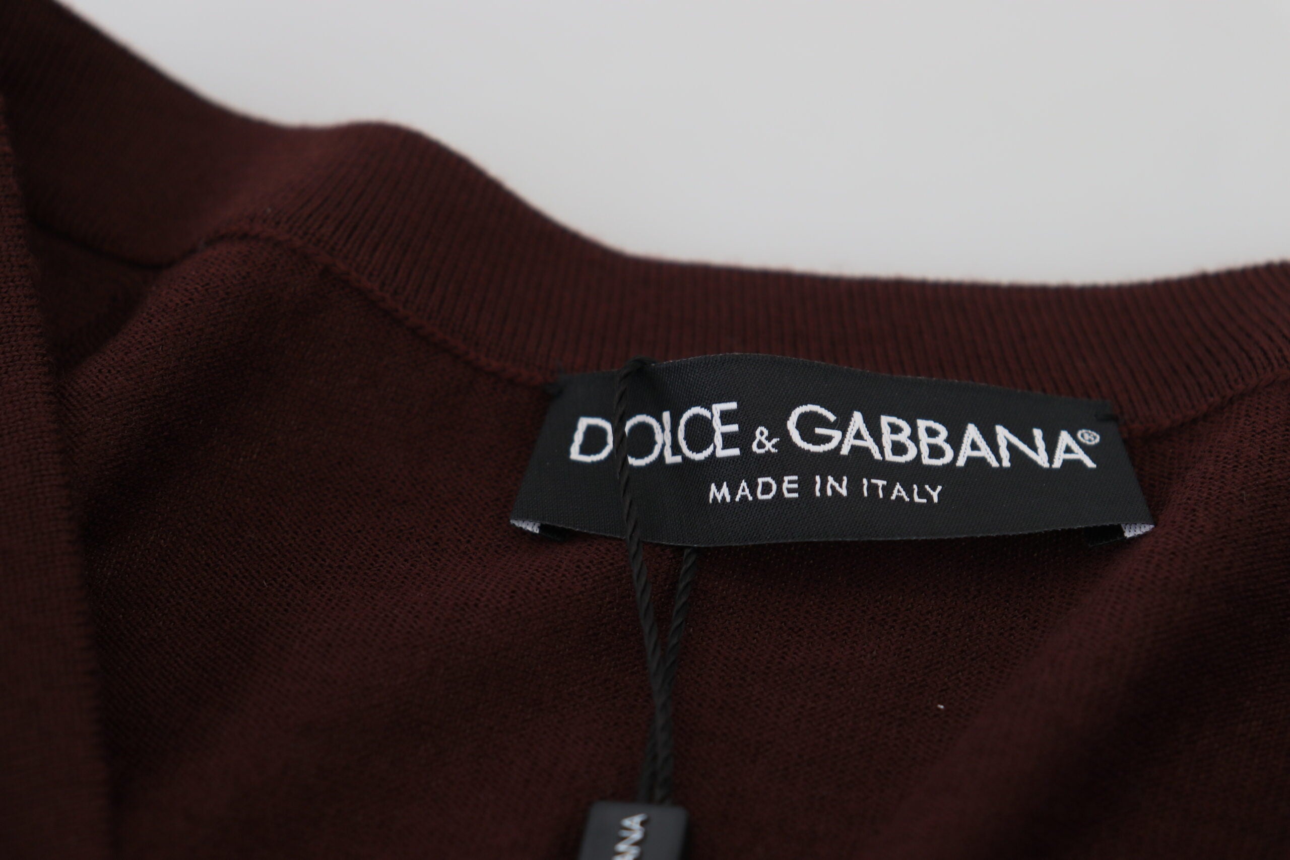 Dolce & Gabbana Chic Maroon вълнена жилетка с V-образно деколте