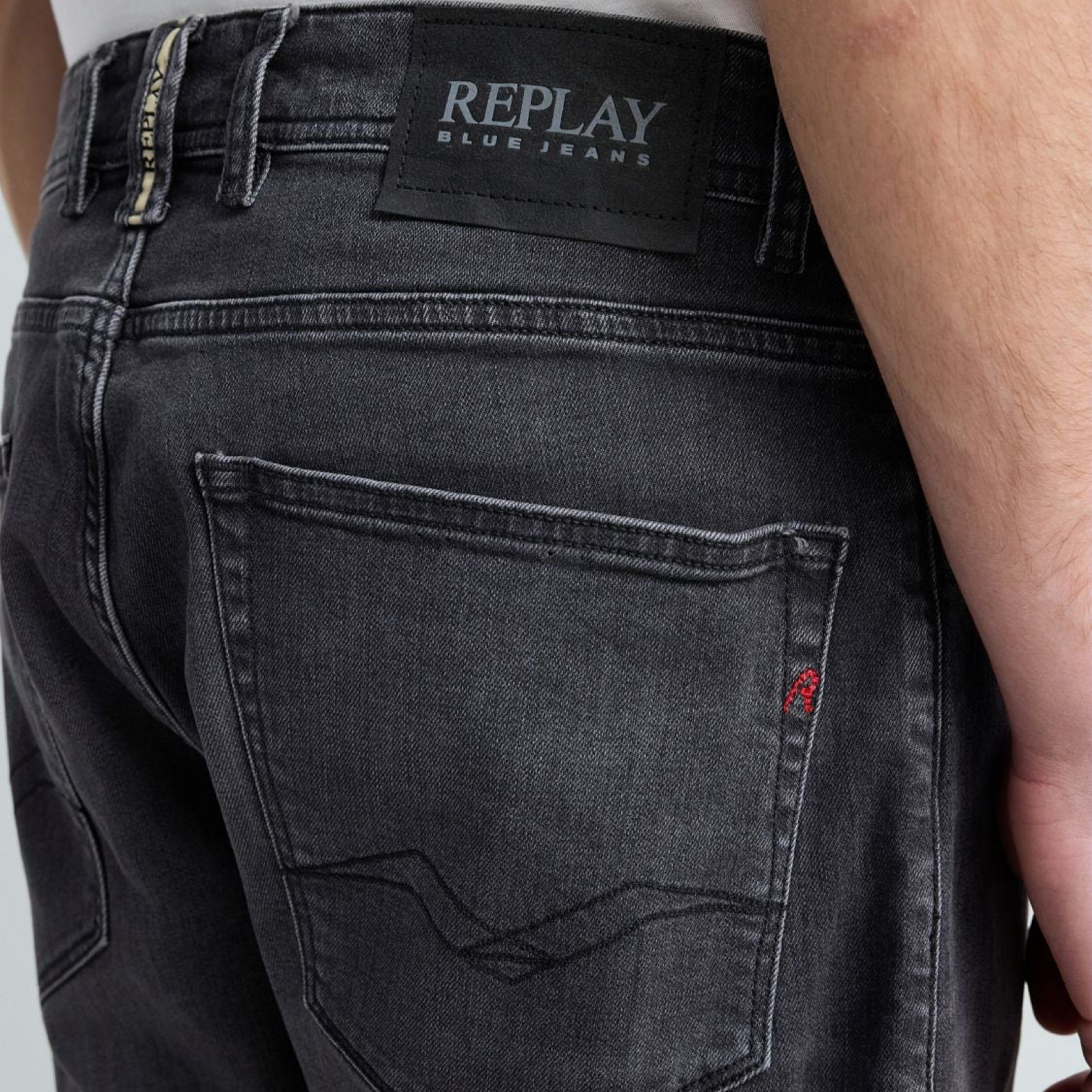 Мъжки къси дънки Replay Men Denim Jeans MA981Y.000.573B116-097 Close-Up
