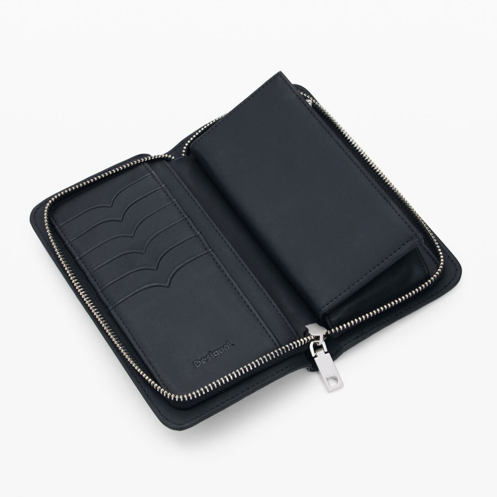 Дамско портмоне Desigual Women Wallet 26SAYP20 2000U Inside View