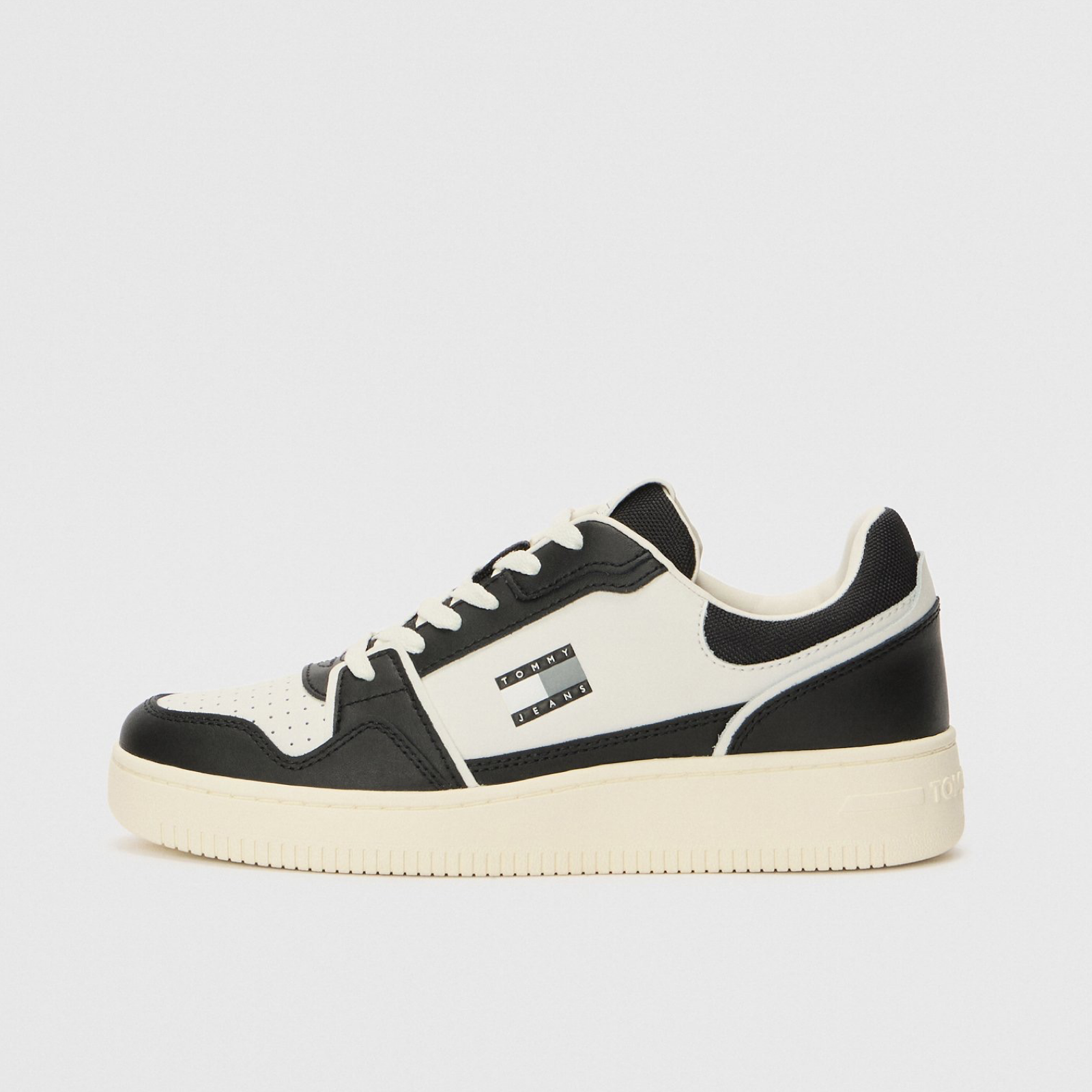 Мъжки кецове Tommy Hilfiger EM0EM01610 Medial View
