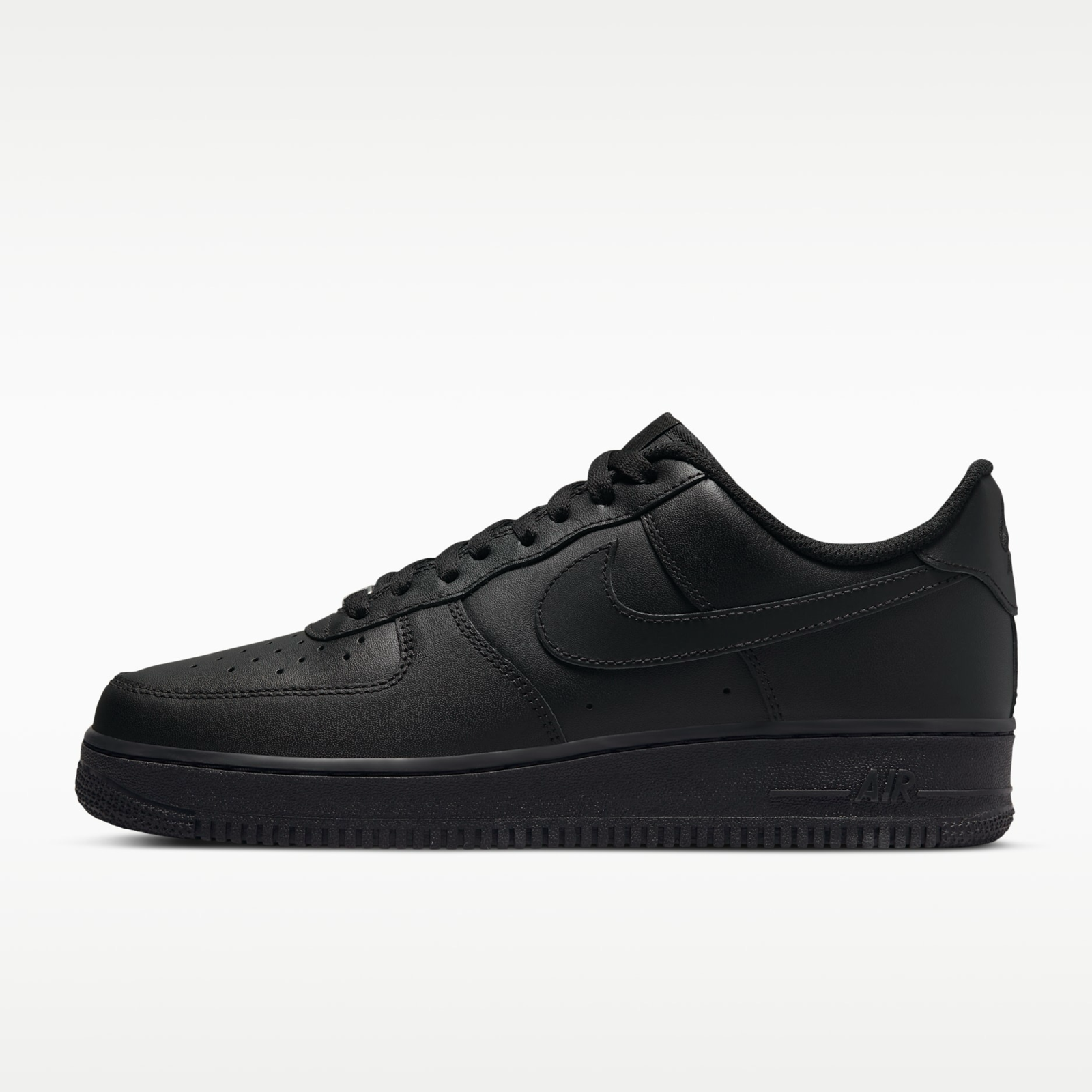 Мъжки черни кецове Nike Air Force 1 '07 CW2288-001 Men Sneakers Lateral View