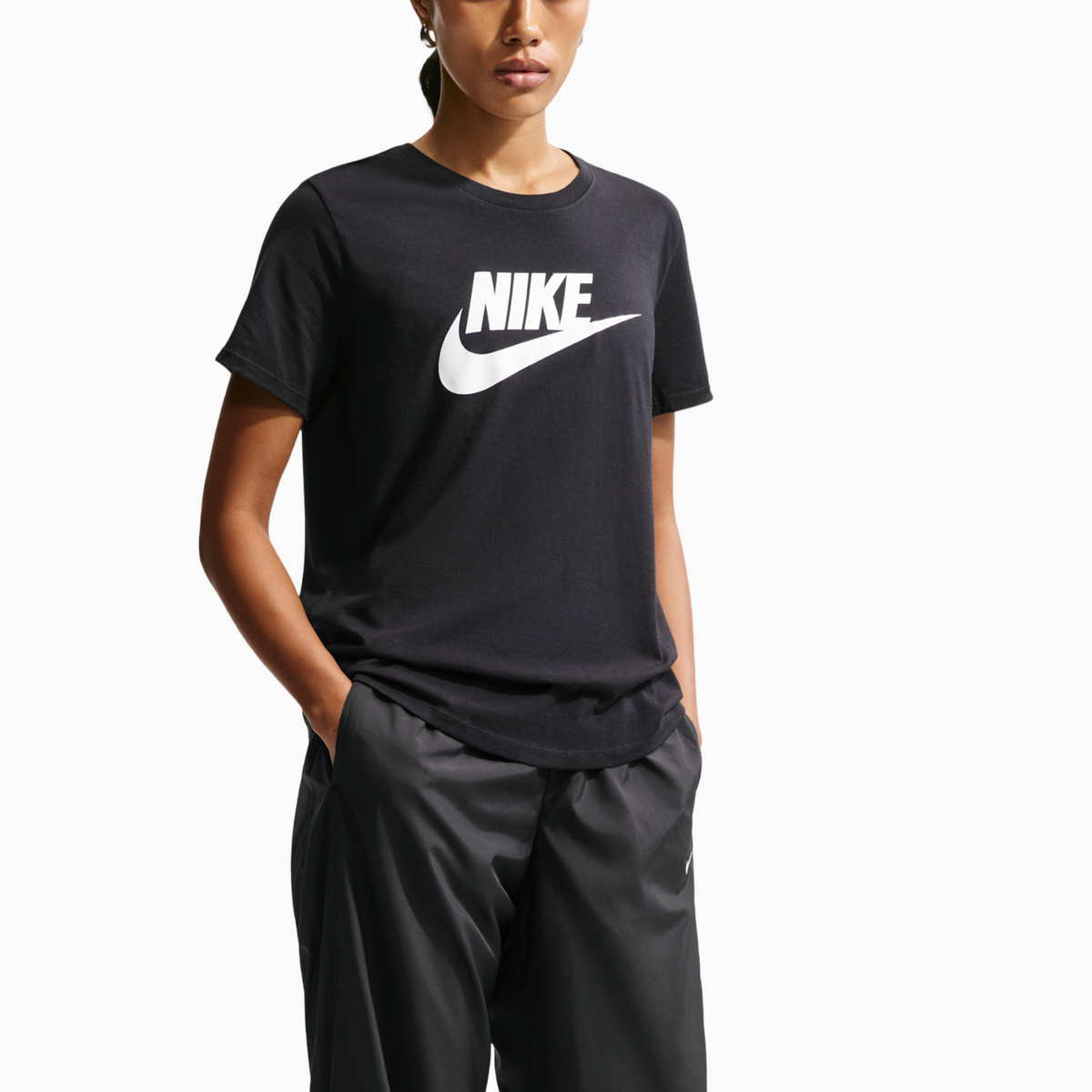 Дамска тениска Nike Club Essentials Women T-shirt DX7906-010 Front View