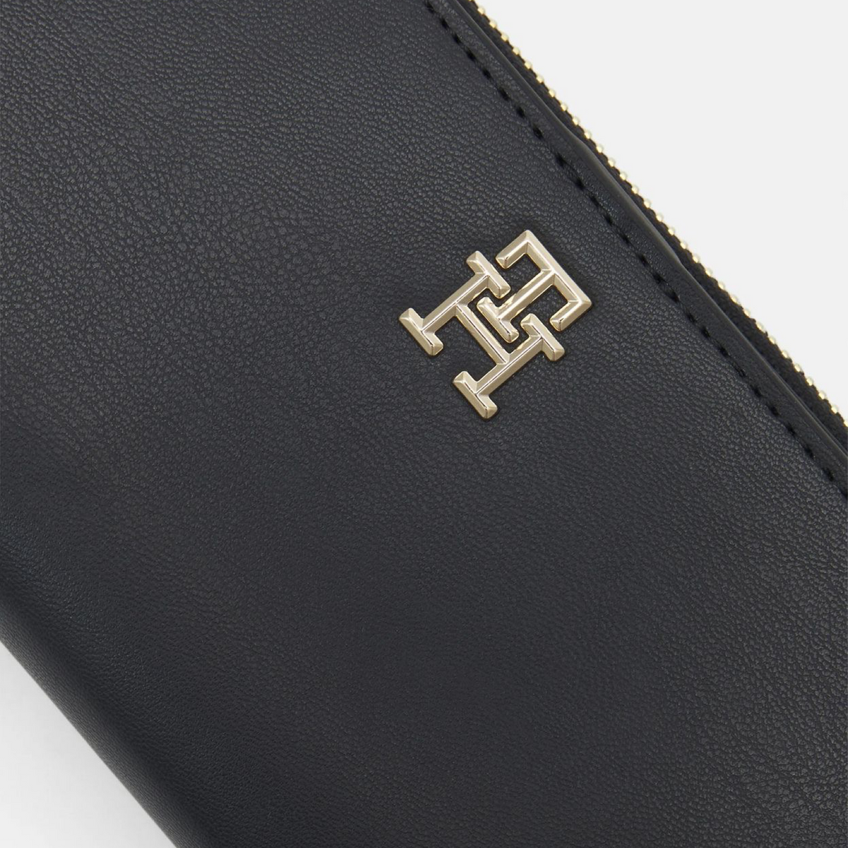 Дамско портмоне Tommy Hilfiger Women wallet AW0AW14231 BDS Close-Up