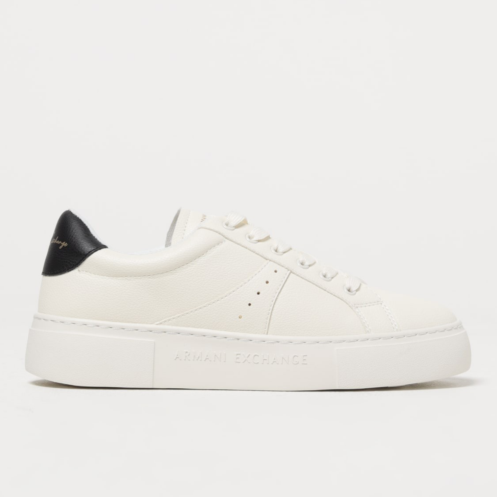 Дамски кецове Armani Exchange Women Sneakers XDX179 XV930 N480 Lateral View