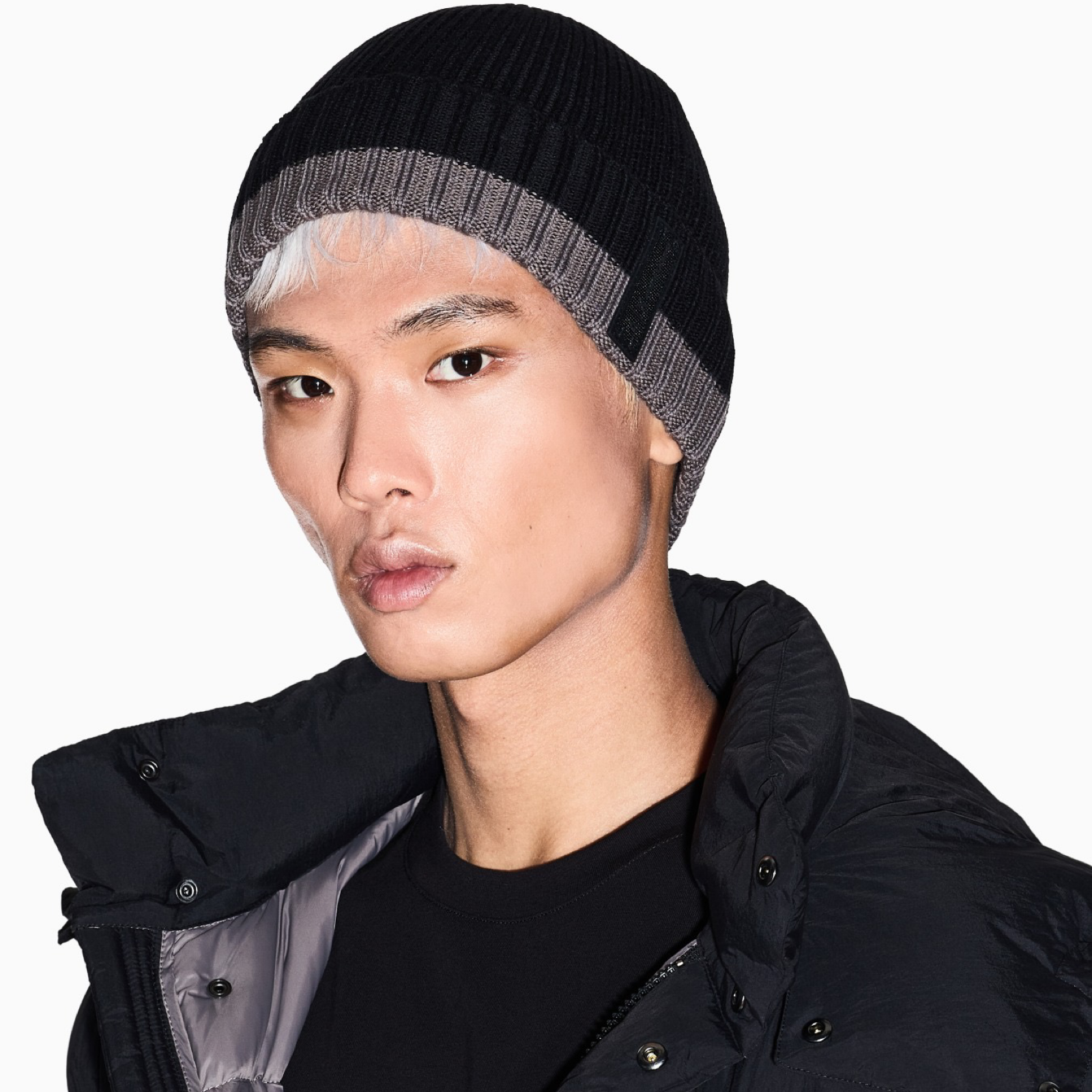 Мъжка черна зимна шапка Armani Exchange Men Hat XM001538 AF13776 Model View