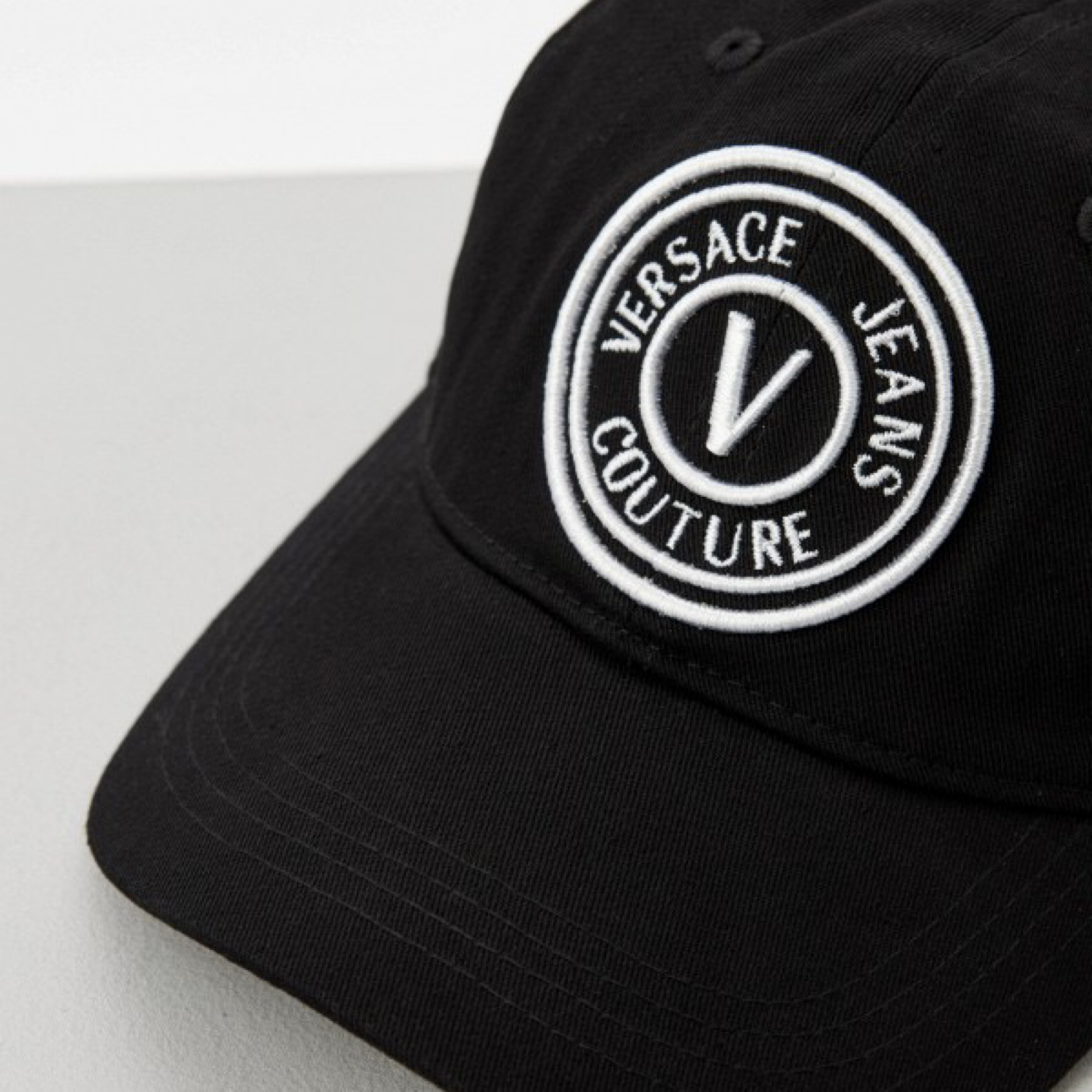 Шапка с козирка Versace Jeans Couture 78YAZK26 ZG366 Close-Up