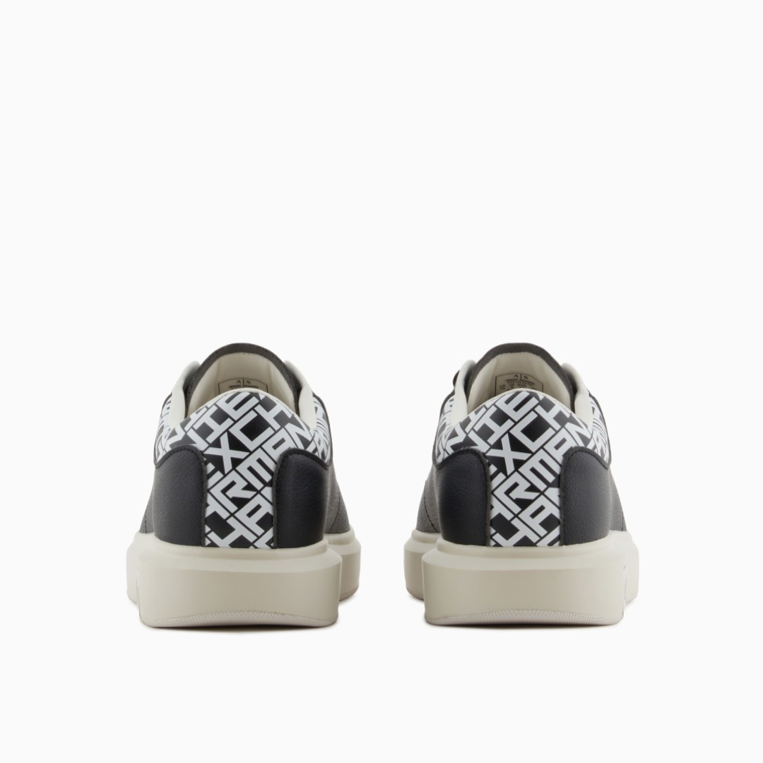Мъжки черни кецове Armani Exchange
XUX123 XV761