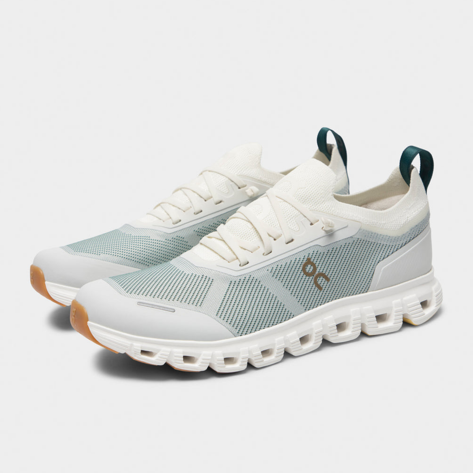 ON Cloud 6 Versa Sneakers Lateral View