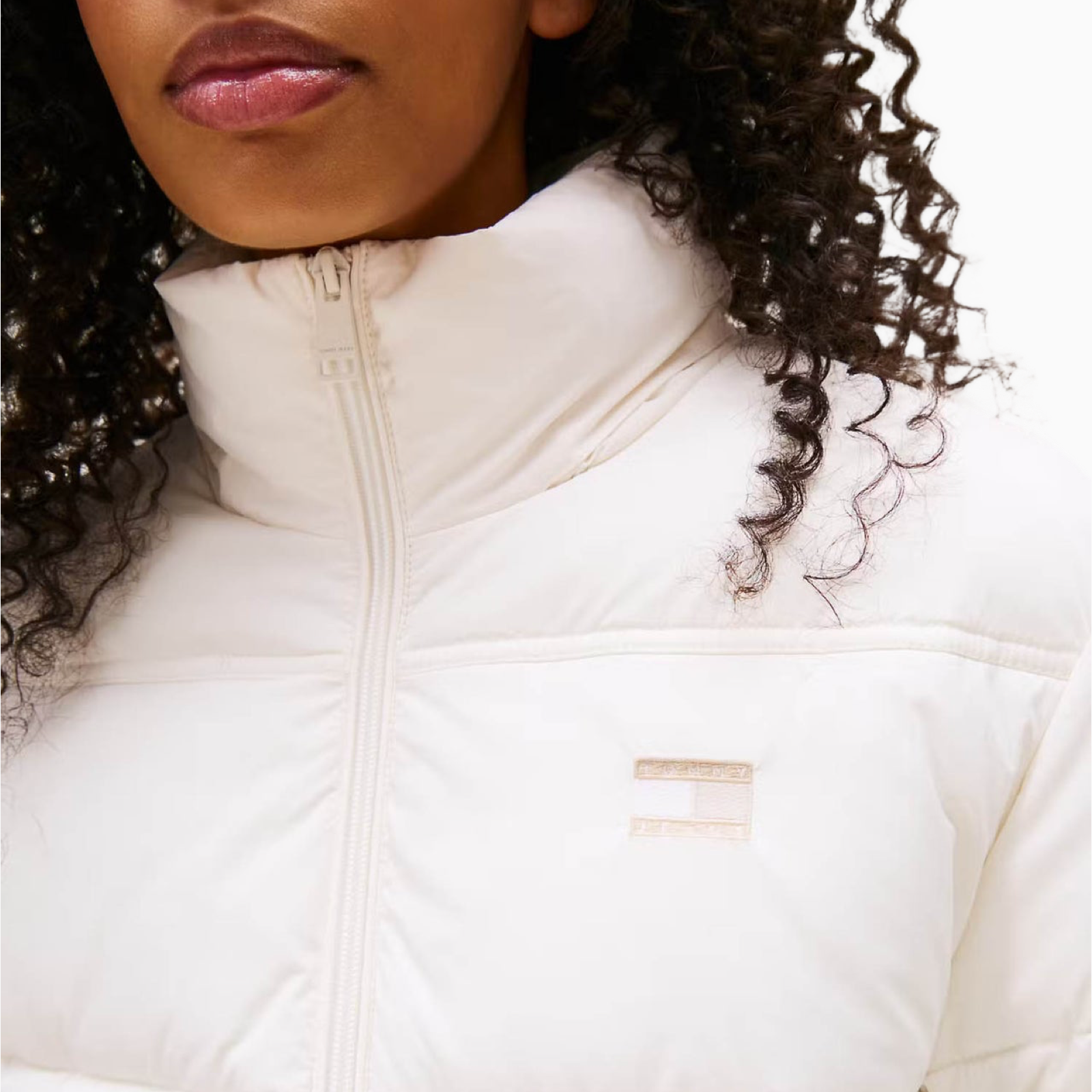 Women’s white jacket Tommy Hilfiger Jeans дамско бяло яке DW0DW21620 Close-up