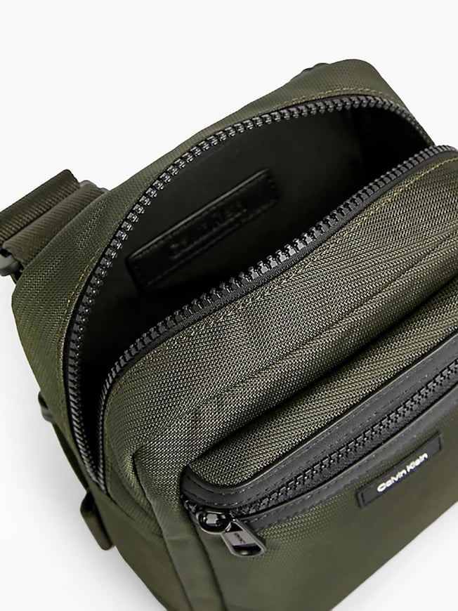 Мъжка чанта Men’s crossbody bag Calvin Klein K50K511639 Military green inside view