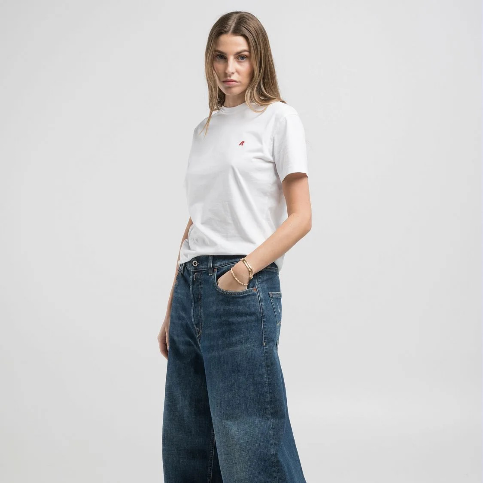 Дамска бяла тениска Replay Women T-shirt W3566B.000.2660 Side View
