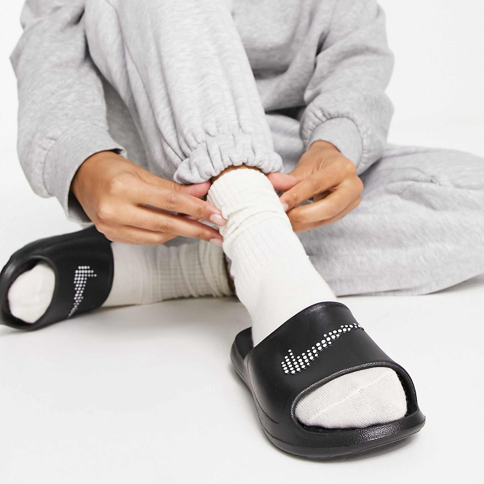 Дамски чехли Nike Victory One CZ7836-001 Women Slippers Model View