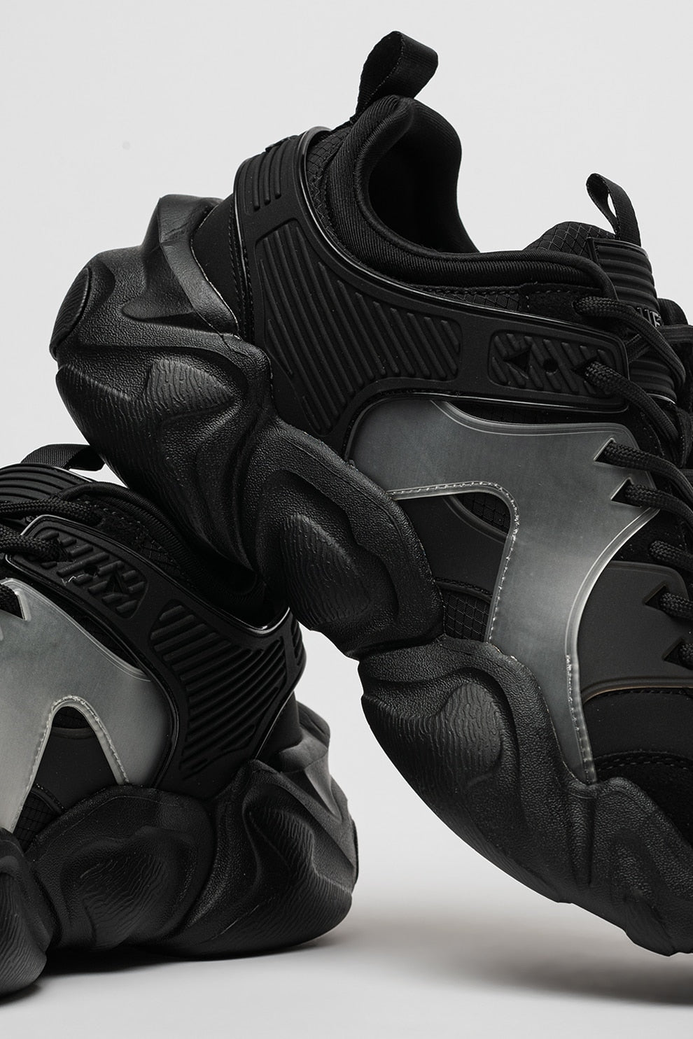 Мъжки маратонки в черно Men’s sneakers Guess CESI FMPCES ELL12