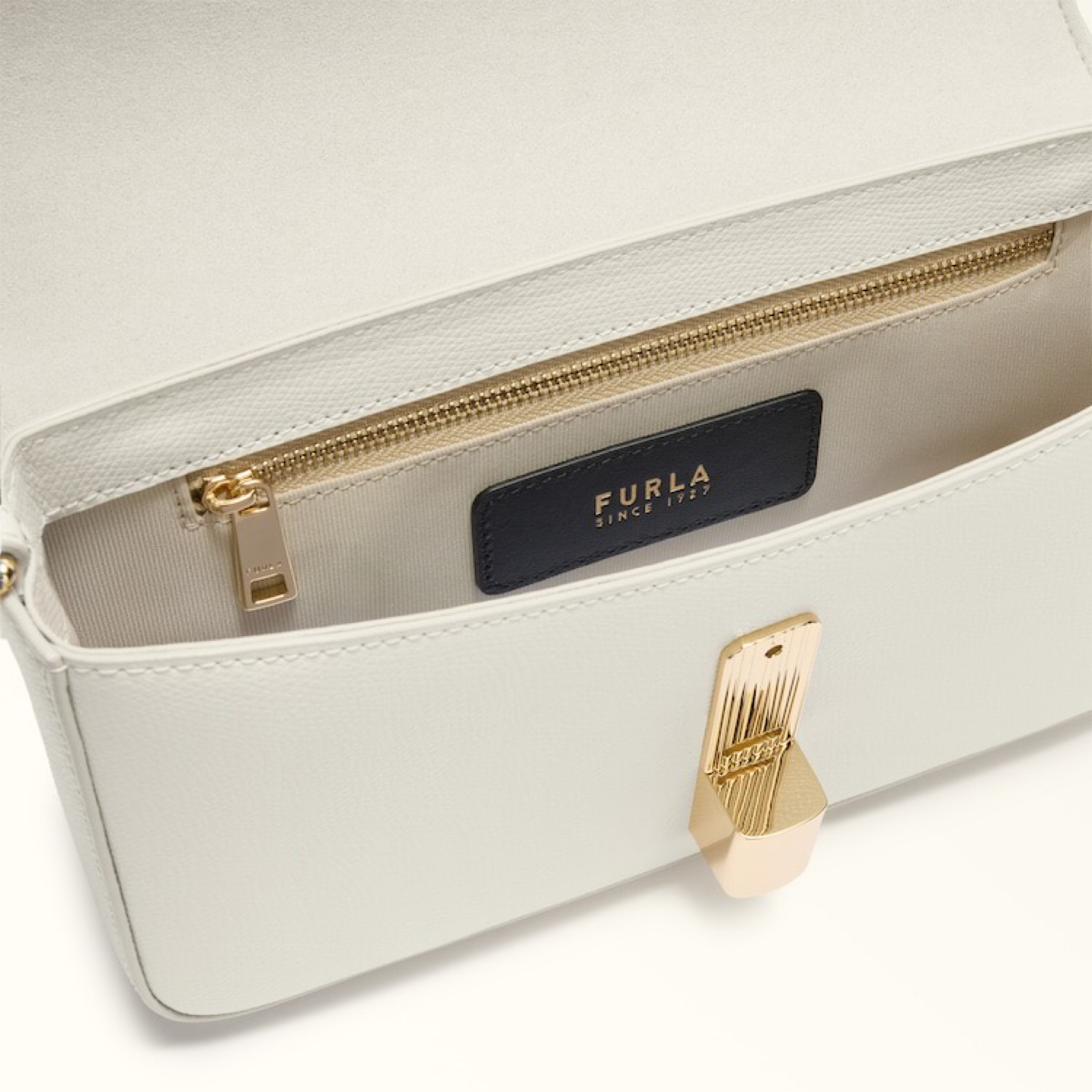 Дамска чанта Furla Iride S Crossbody Bag WB01826 ARE000 PNN000 Inside View