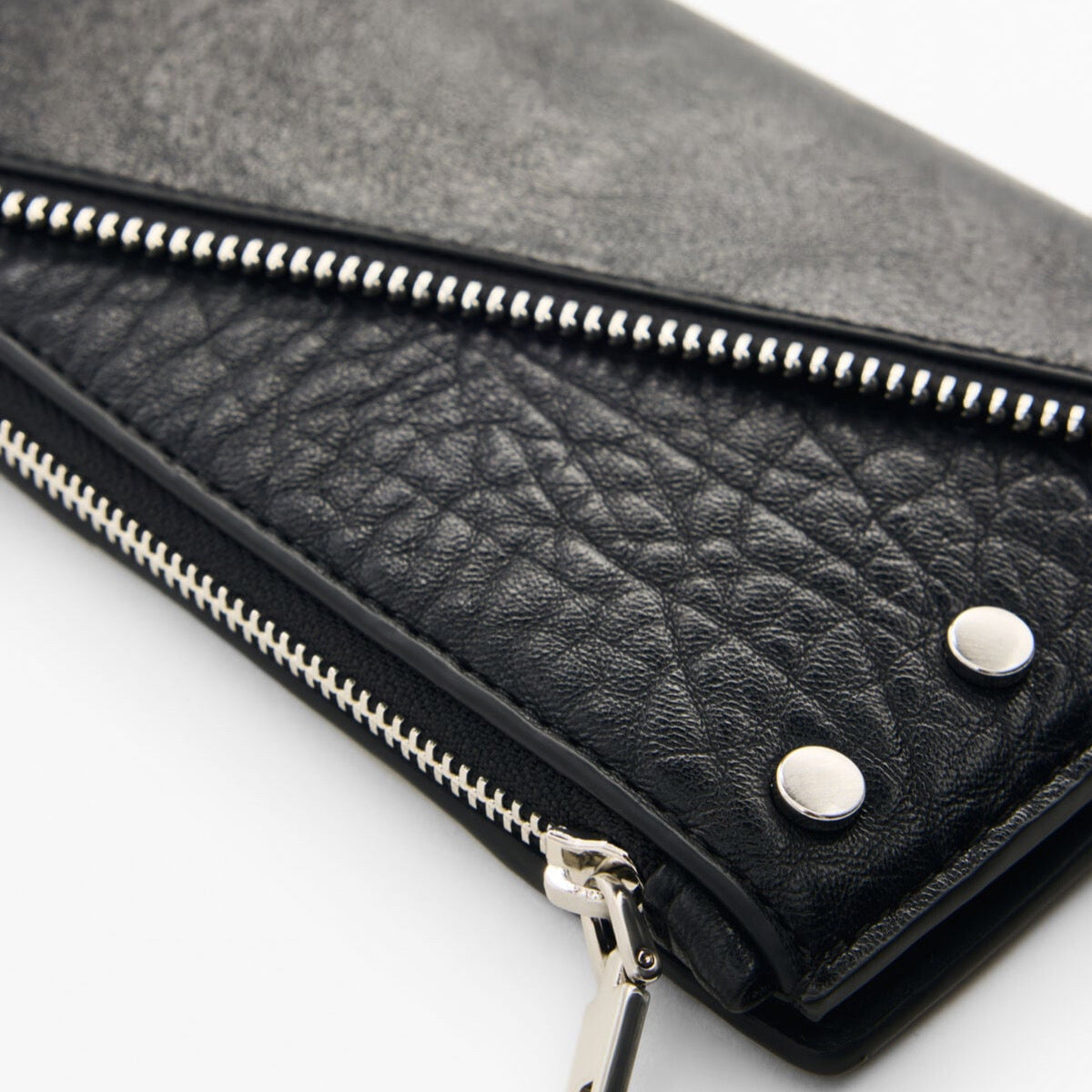 Дамско портмоне Desigual women’s wallet 26WAYP32 2000 Close-up