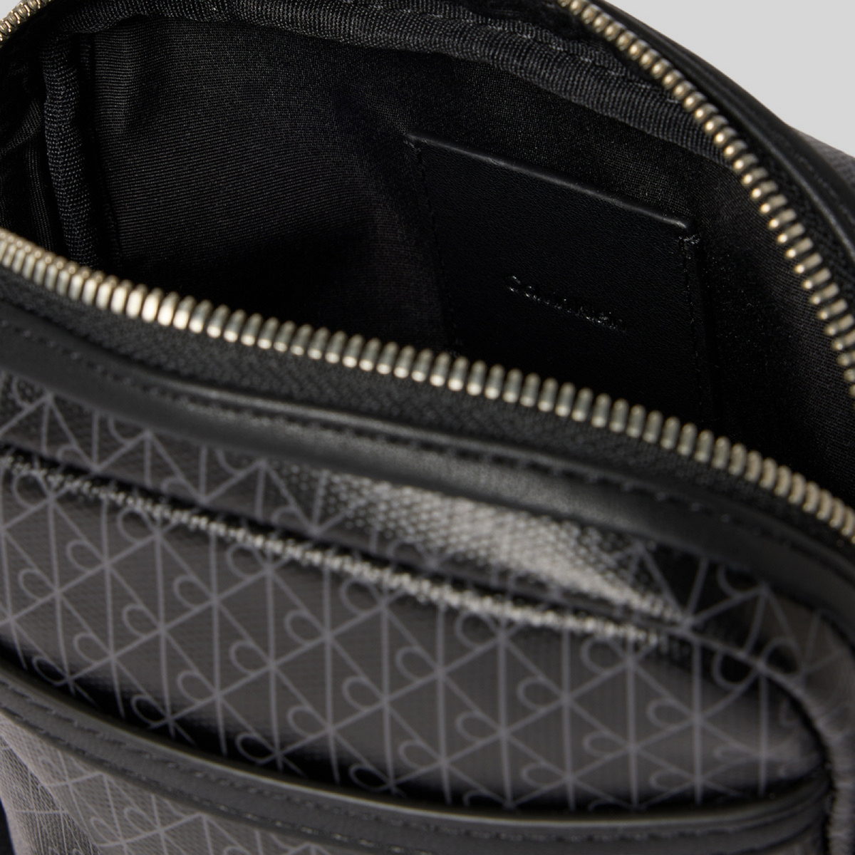 Мъжка чанта Calvin Klein Crossbody Bag LV04D3334 UB1 Inside View