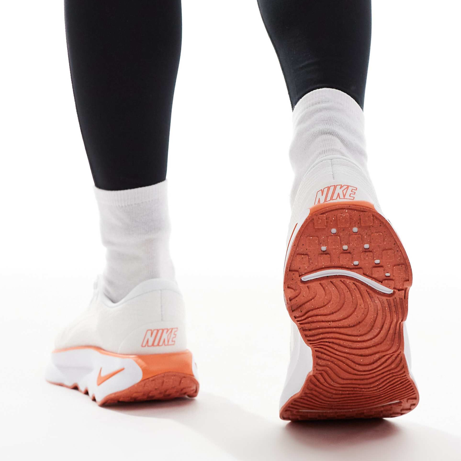 Дамски бели маратонки Nike Motiva Women Sneakers DV1238-109 Heel View