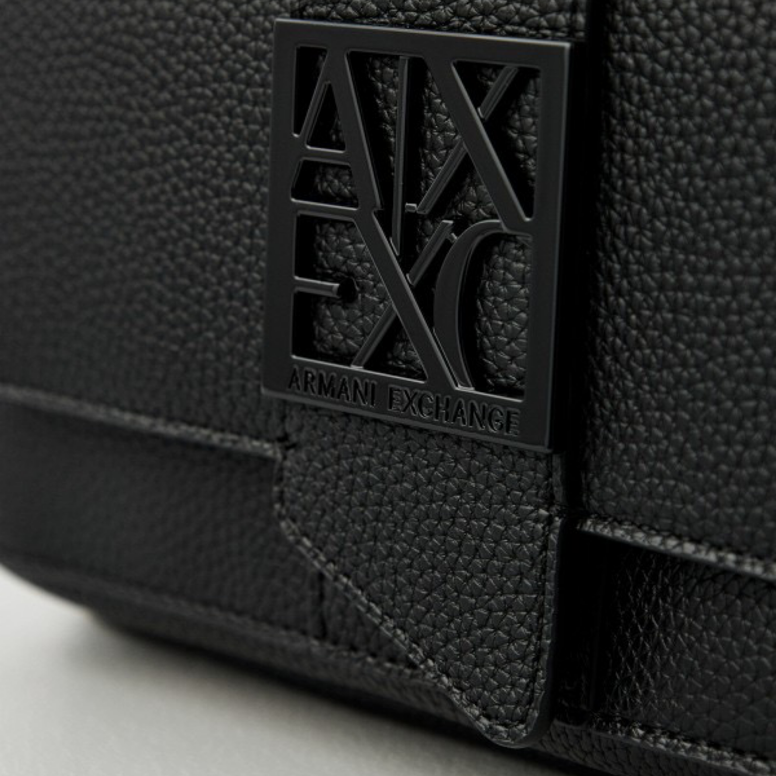 Дамска черна раница Armani Exchange Women Rucksack XW002591 AF11902 UC001 Close-Up