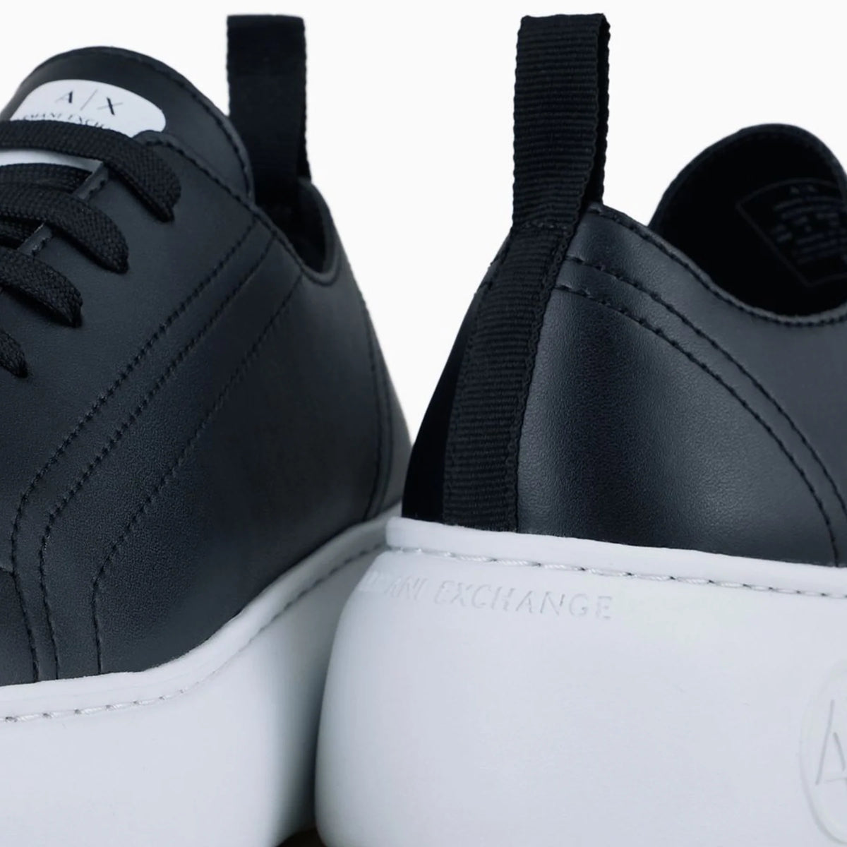 Дамски кецове Armani Exchange XDX043 XCC641 00002 (черно) Изглед на външната подметка