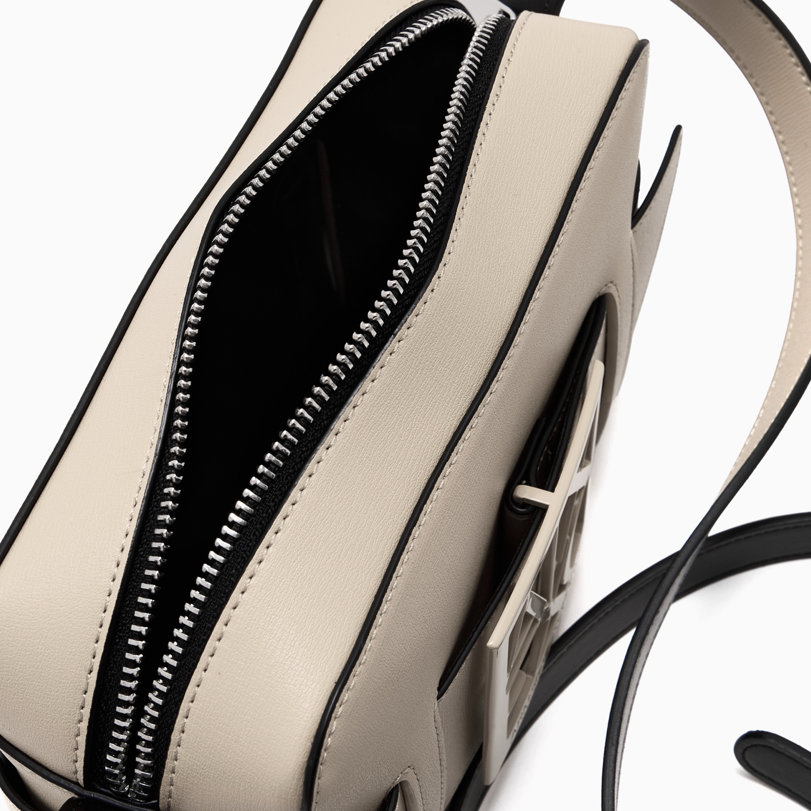 Дамска бежова чанта Armani Exchange Women Crossbody Bag 942699 0A874 U1092 Inside View