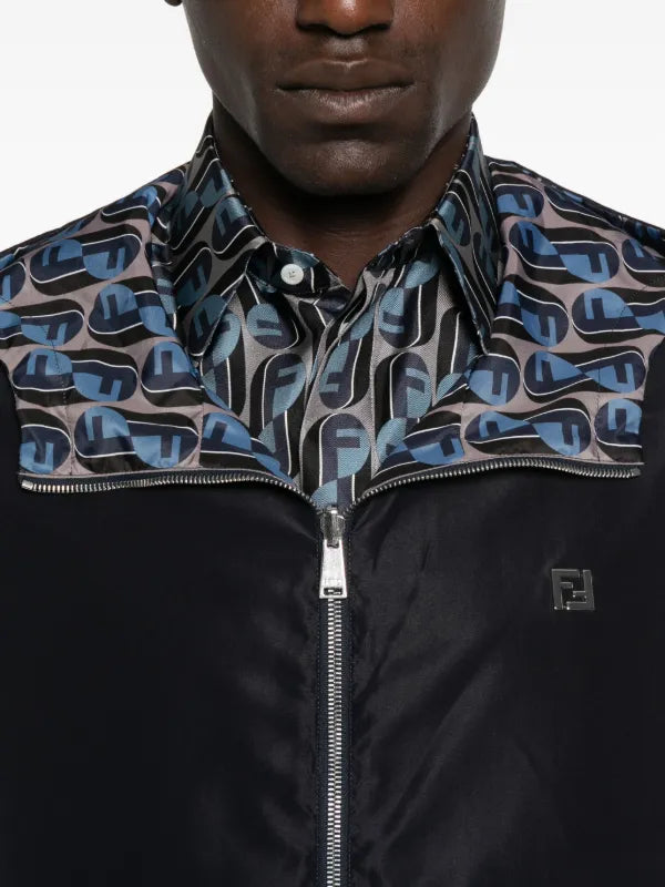 Мъжко двулицево яке Men’s reversible dark gray nylon jacket FENDI FAA615AVIEF0QG0 close-up view