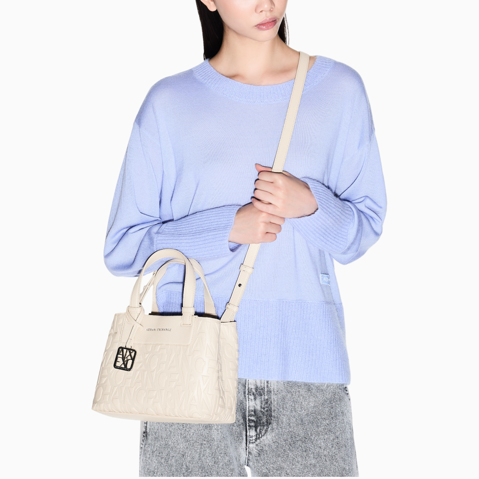 Дамска чанта Armani Exchange Women Handbag XW001576 AF15754 U1092 Model View