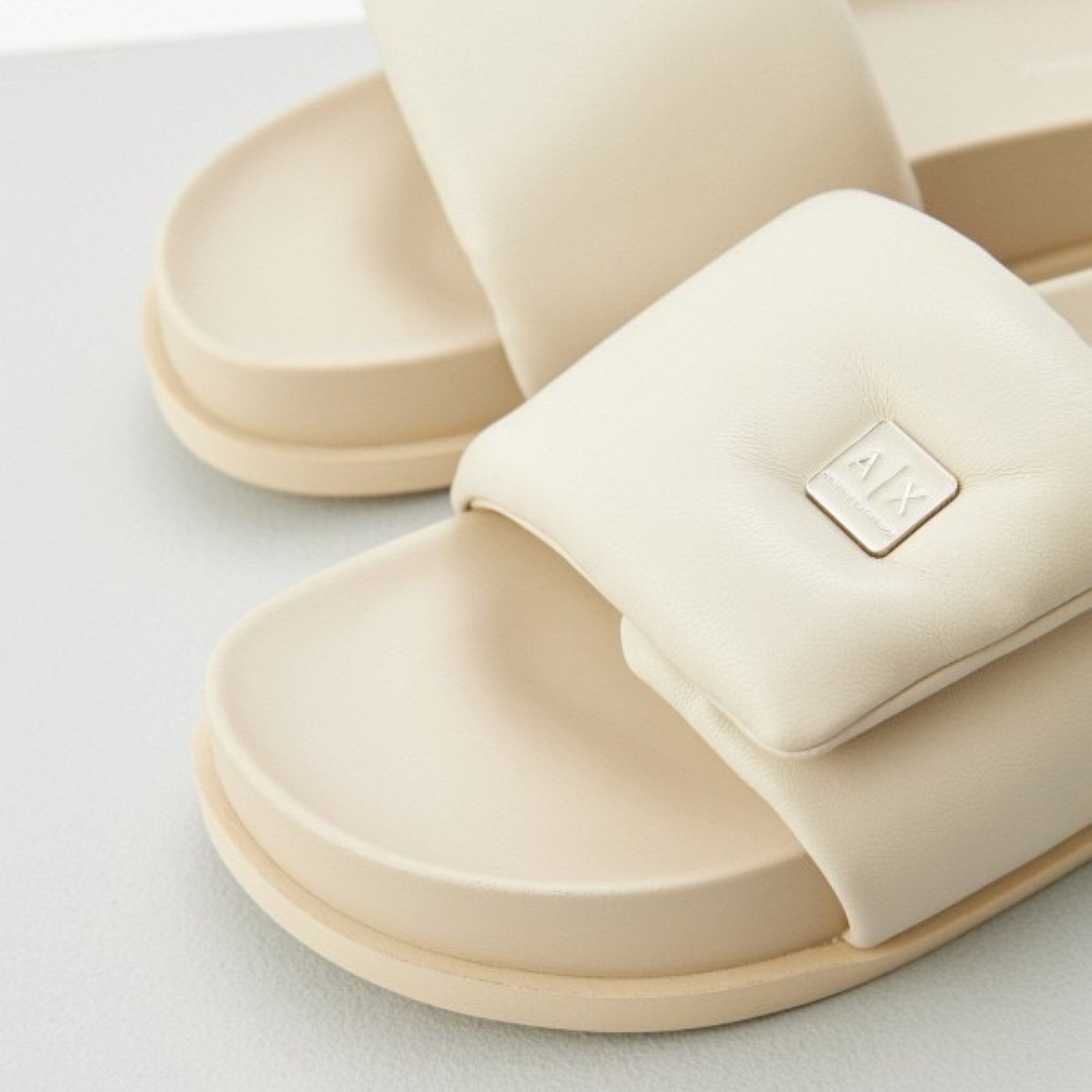 Дамски чехли Women’s slippers Armani Exchange XDP061 XV926 01819 Beige close-up