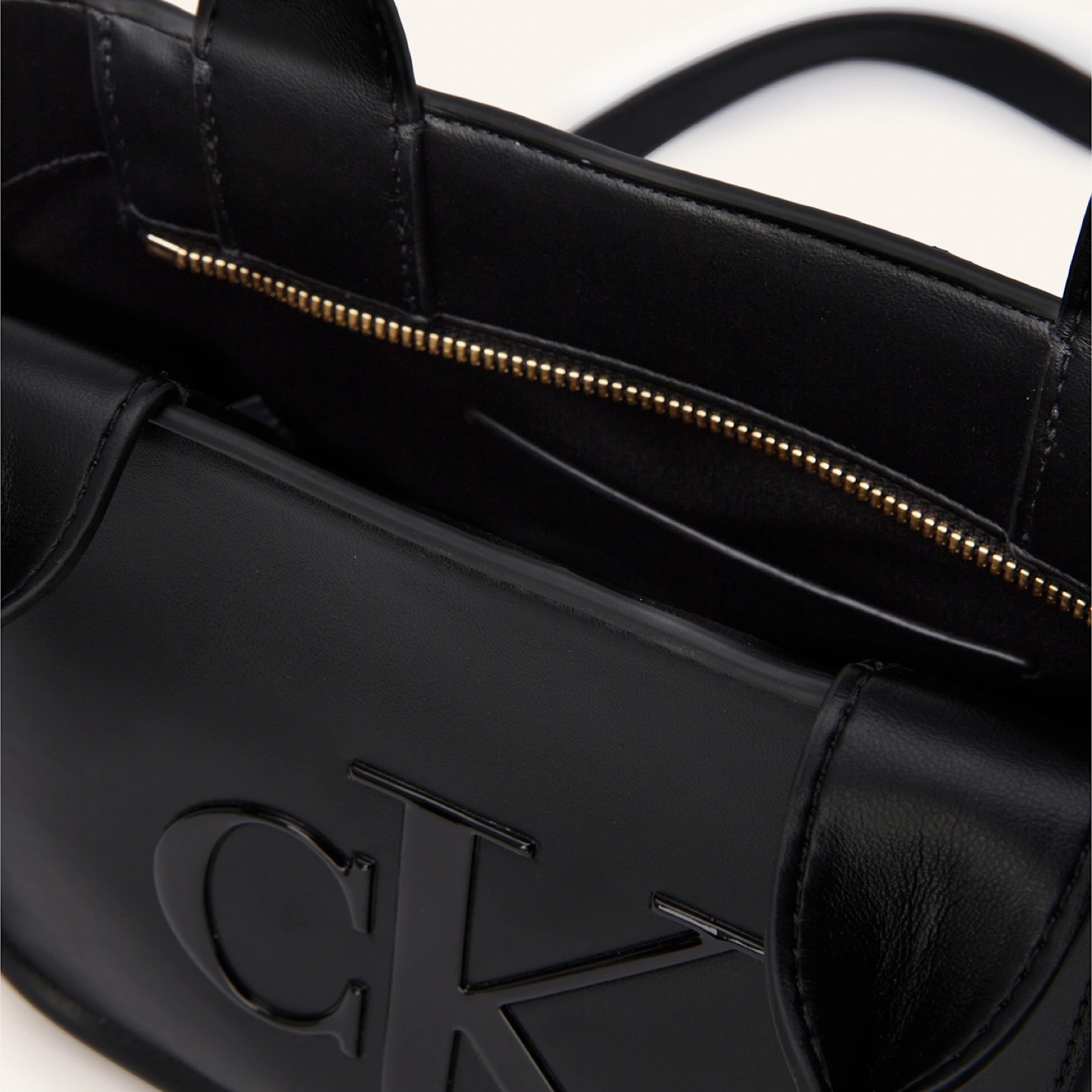 Дамска чанта Calvin Klein Women Bag
LV04F3219G Close-Up