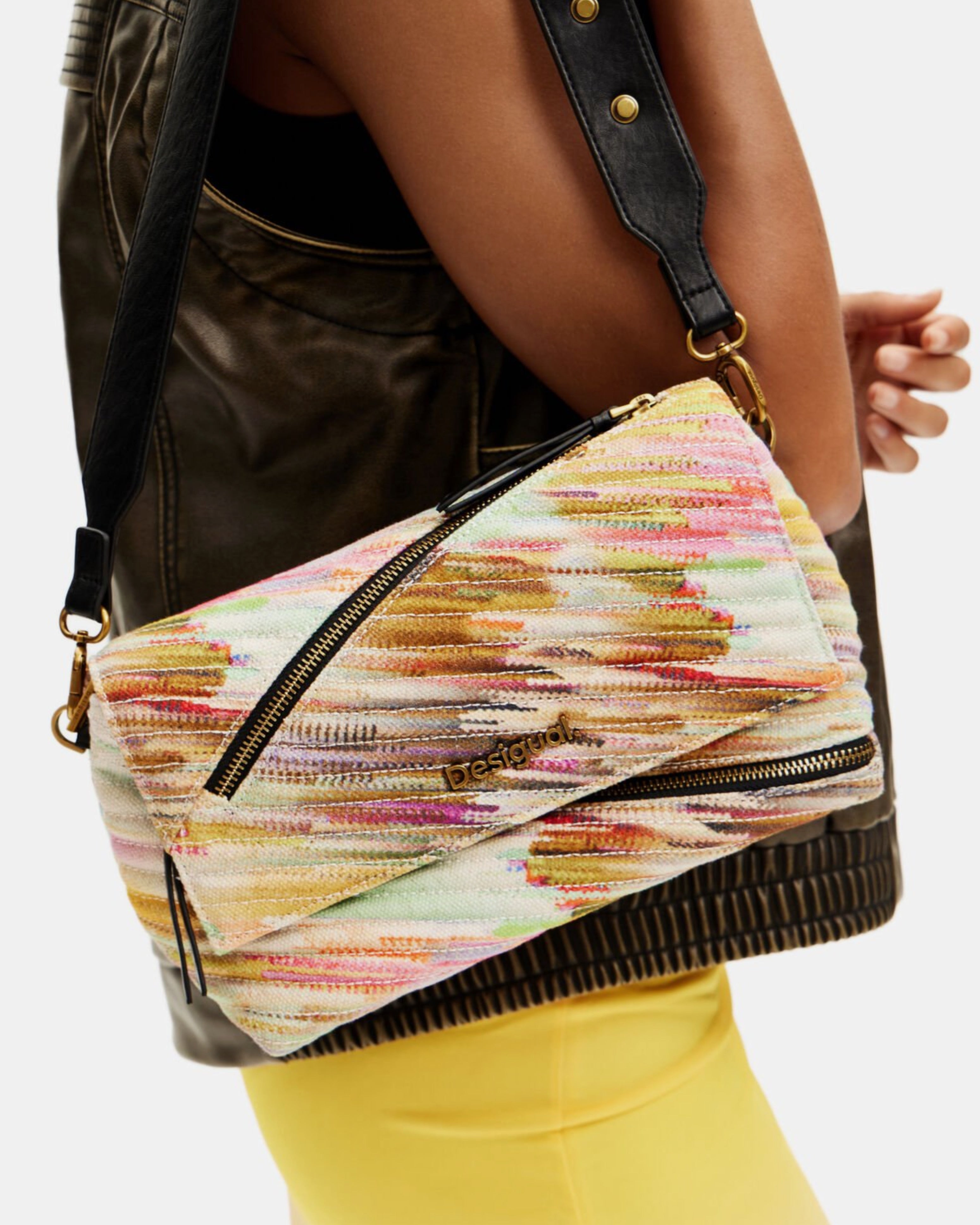 Дамска многоцветна чанта Women’s shoulder bag Desigual M Multicolour
24SAXA04 9019U