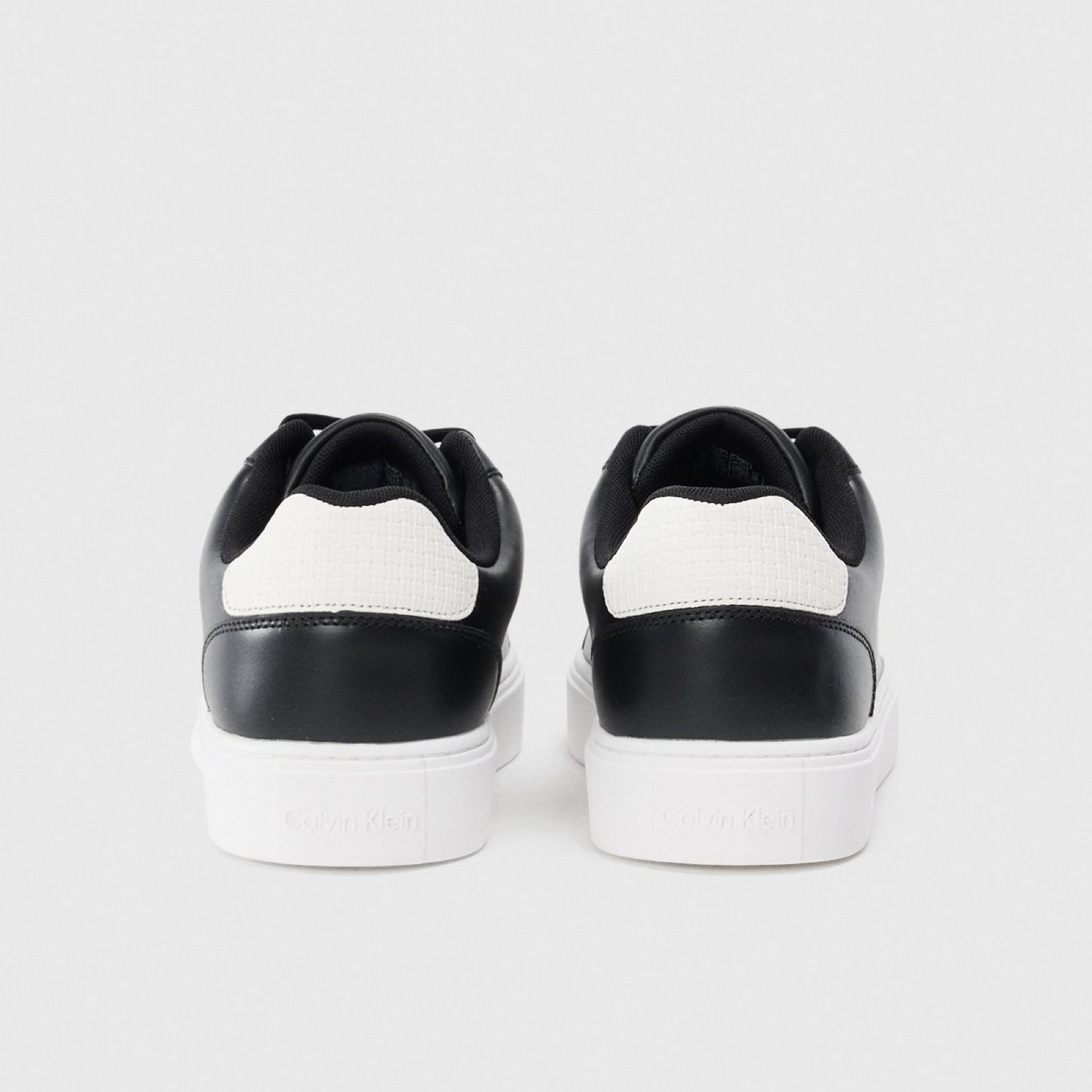 Мъжки черни кецове Calvin Klein Jeans Men Sneakers YM0YM01435 Heel View