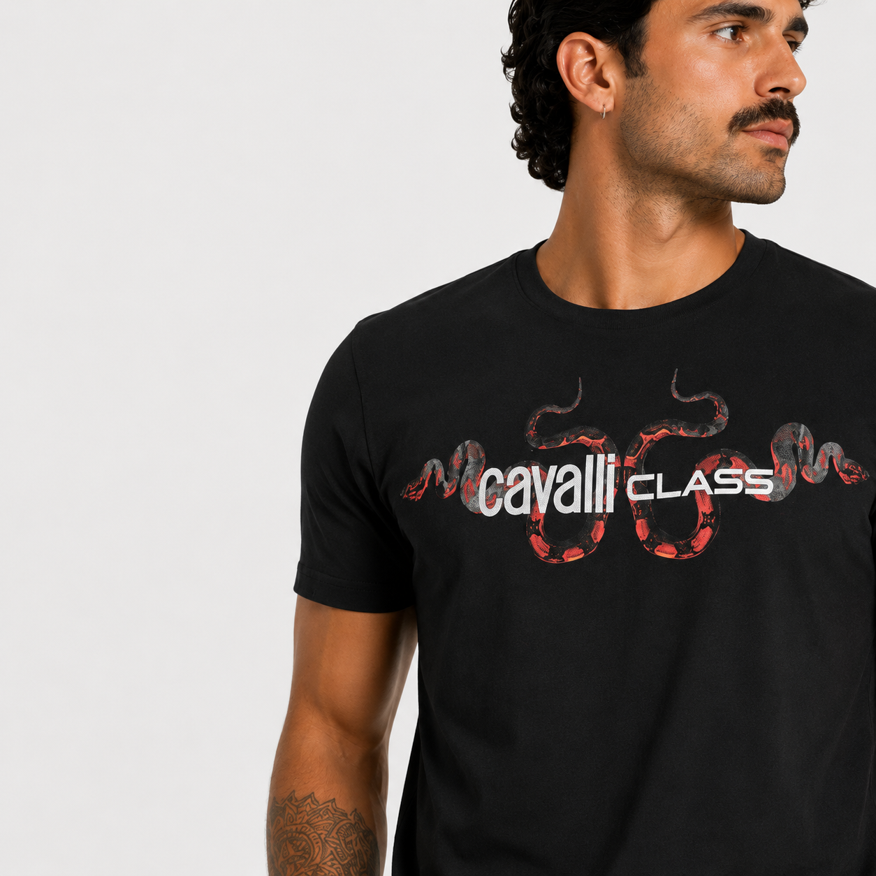 Мъжка черна тениска Cavalli Class Men T-shirt QXT63GJD060 05051 Close-Up