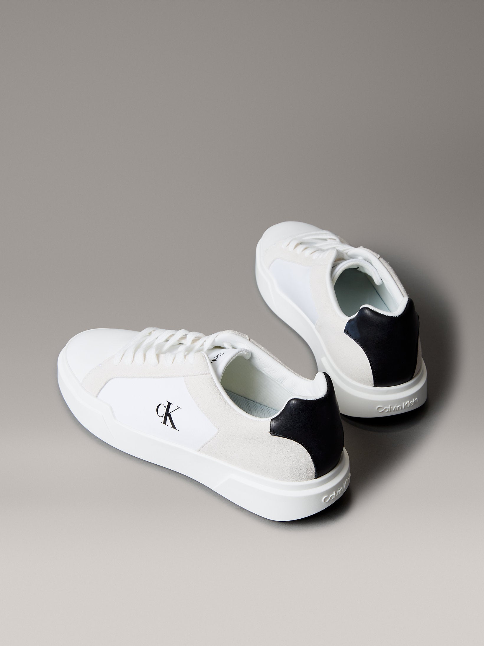 Мъжки кецове Men’s sneakers Calvin Klein
YM0YM01348 01W White heels view