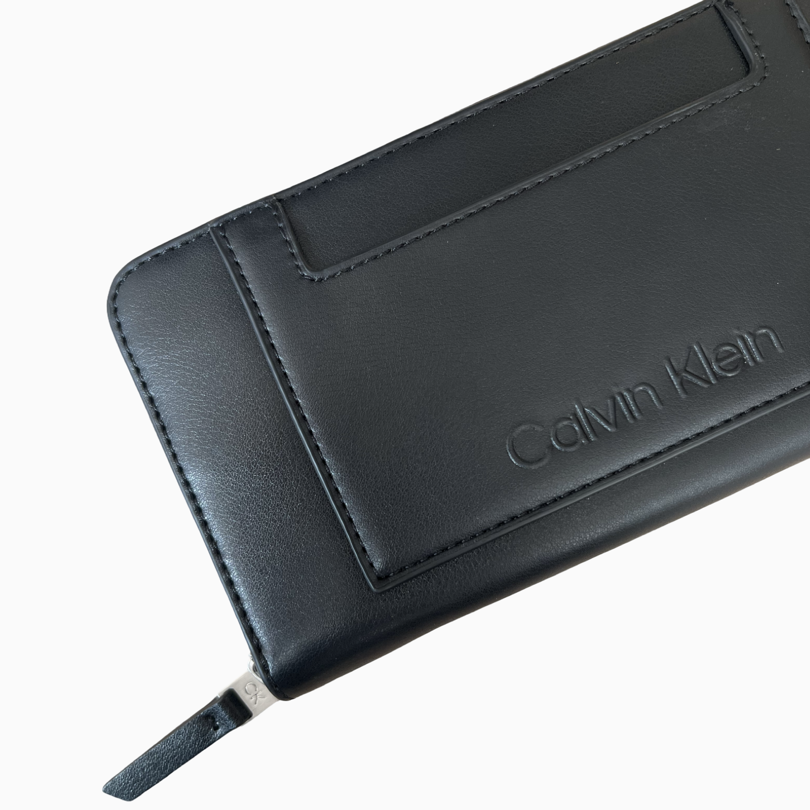 Дамско клъч портмоне в черно Women's clutch wallet Calvin Klein K60K611089 Close-Up