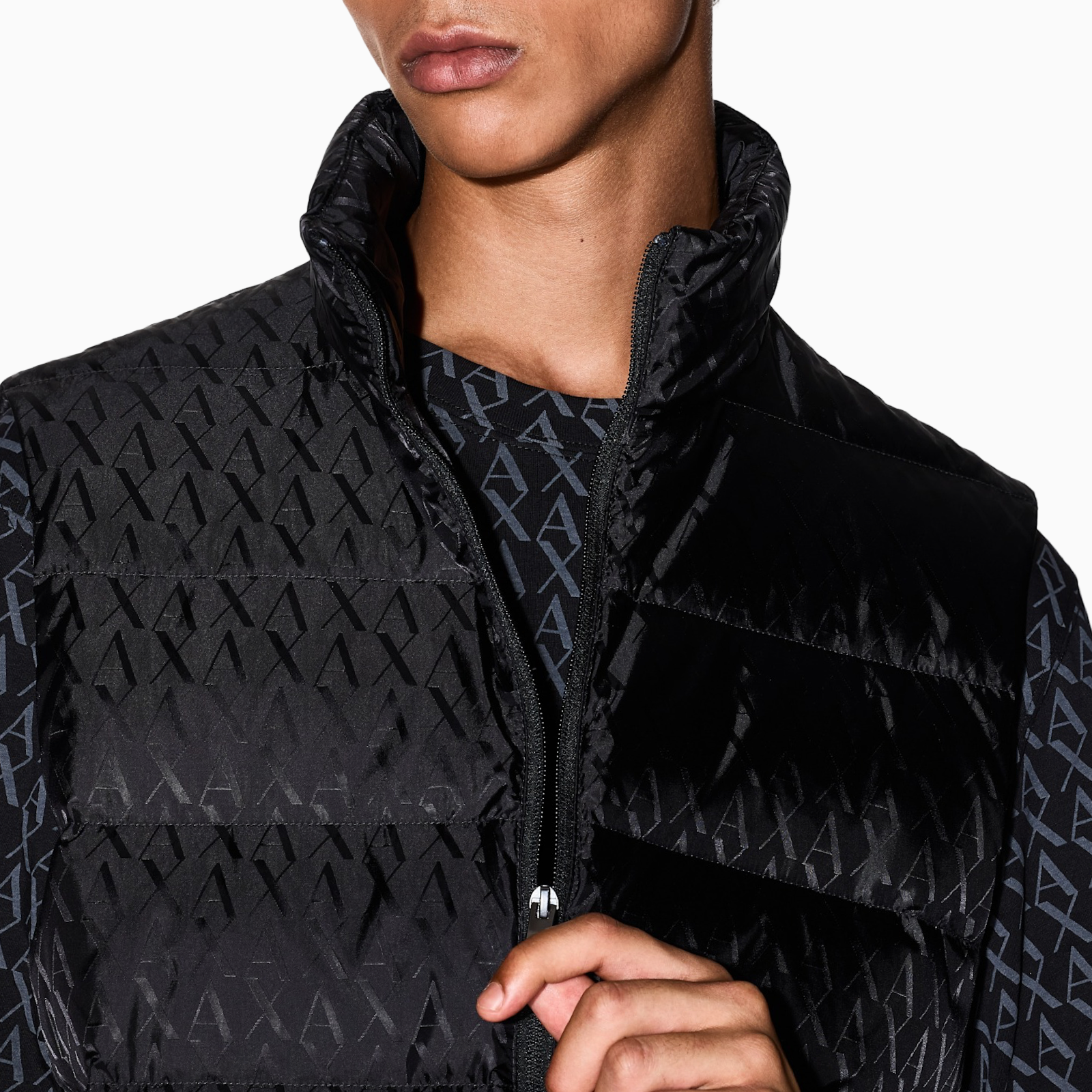 Мъжки елек Armani Exchange Men Gilet XM001581 AF16628 UC001 Close-Up