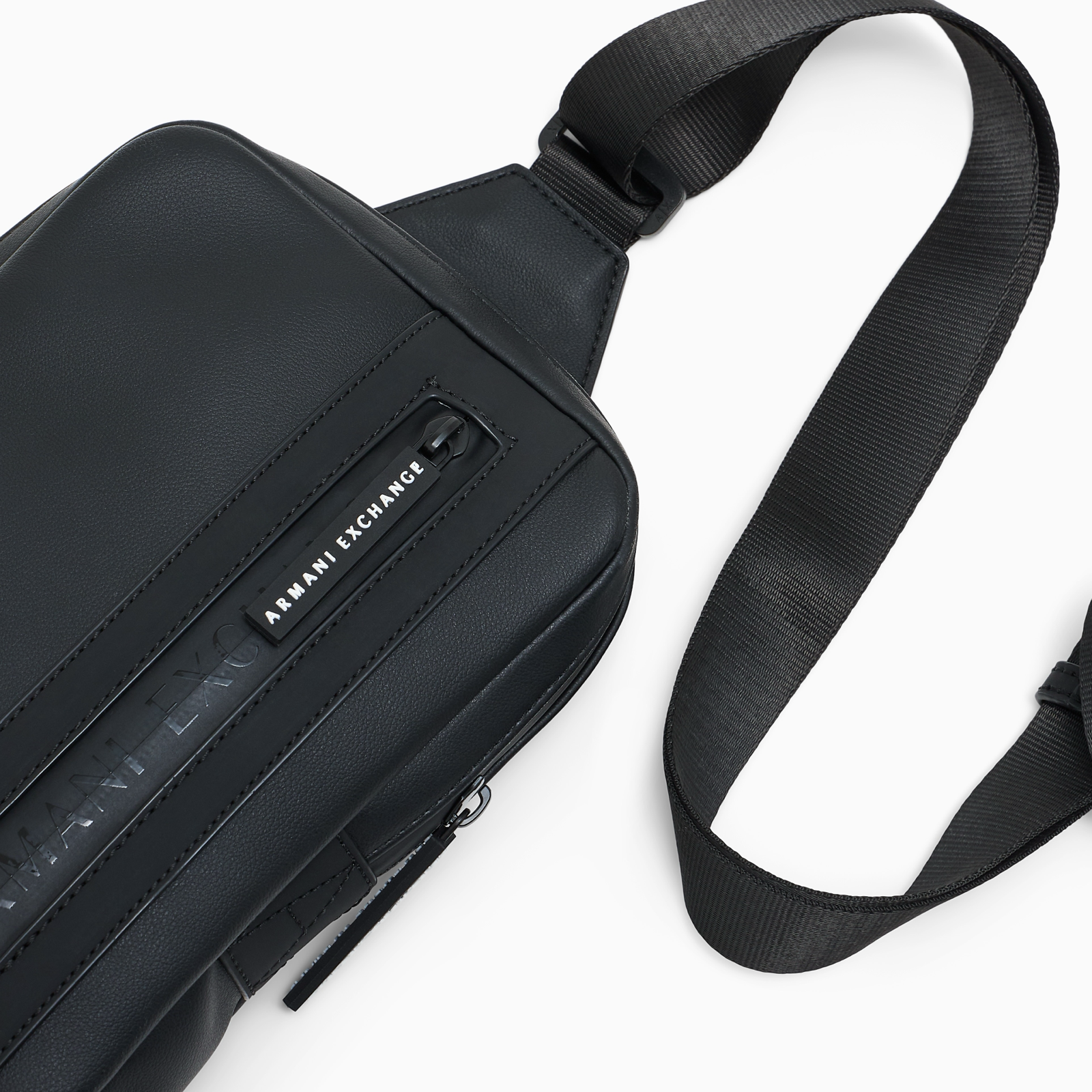 Мъжка чанта Armani Exchange Men Bag XM003588 AF26679 MC043 Close-Up