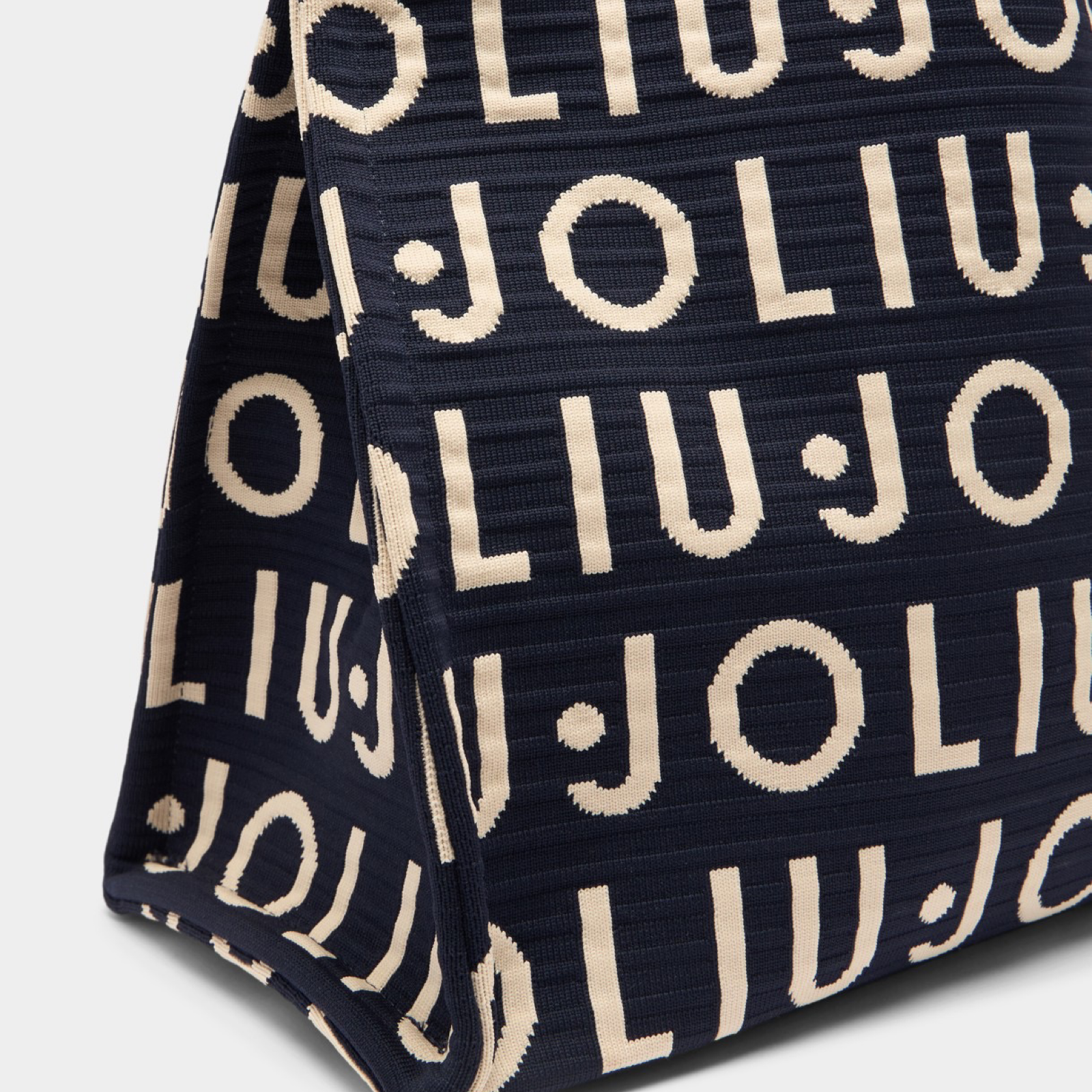 Дамска шопинг чанта Liu Jo Women Tote Bag 2A6026 M0300 94111 Close-Up